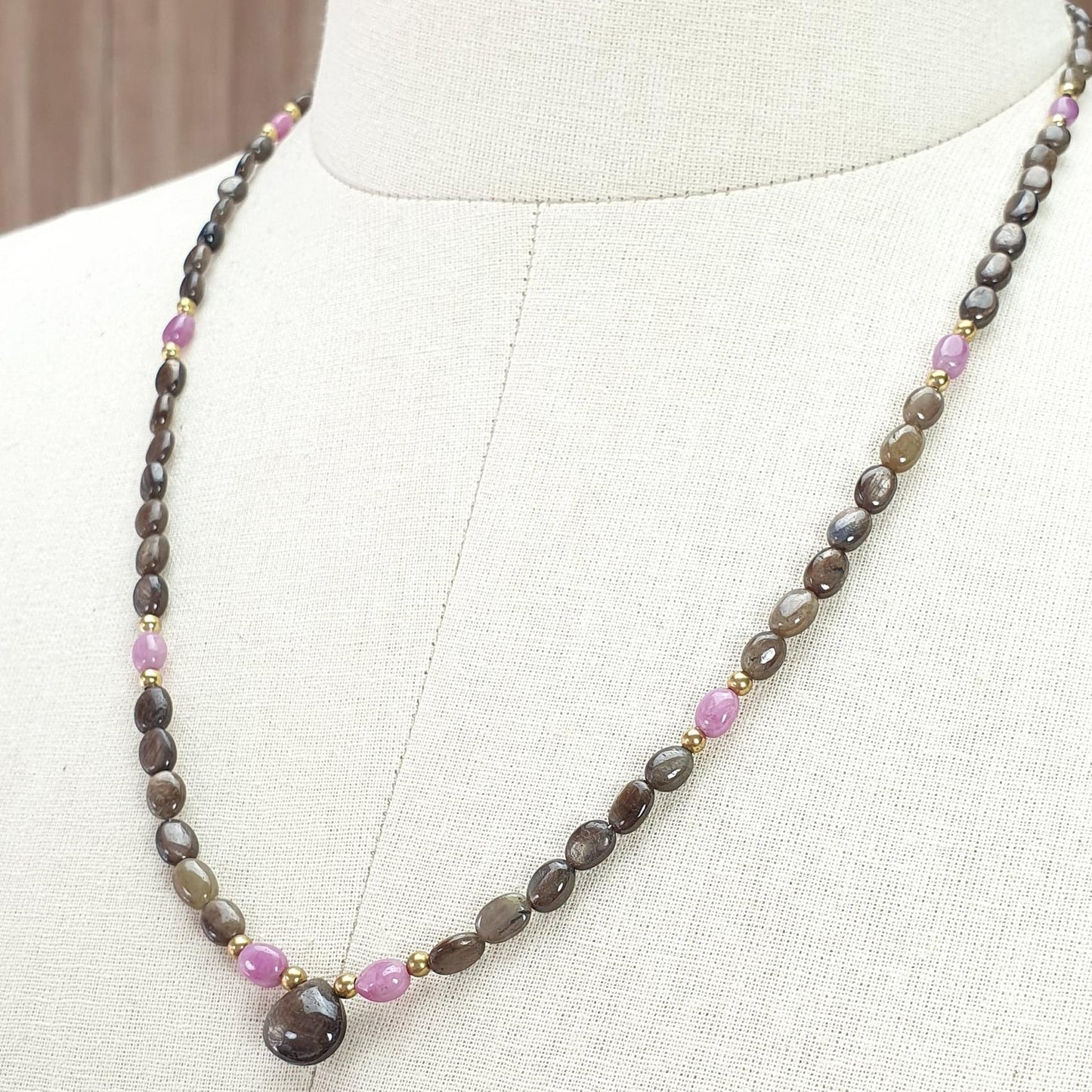 Golden & Pink Sapphire Oval Plain Brass Necklace: 18.04gms Golden & Pink Sapphire Oval Plain Brass Necklace 5*4mm-7*5mm ,10mm 21"( Apx)