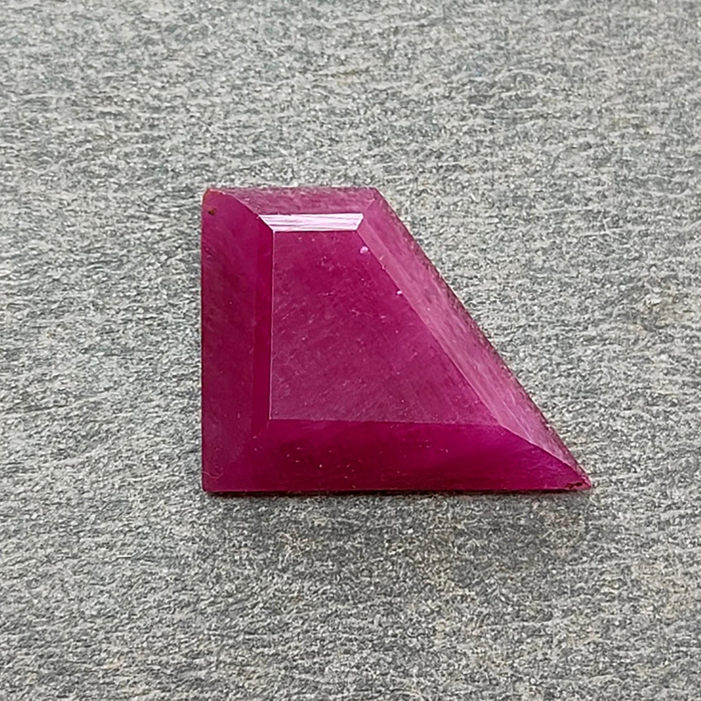 Ruby Gemstone Step Cut : 8.50cts Natural Untreated Unheated Red Ruby Trapezium Shape 16*13mm 1pc