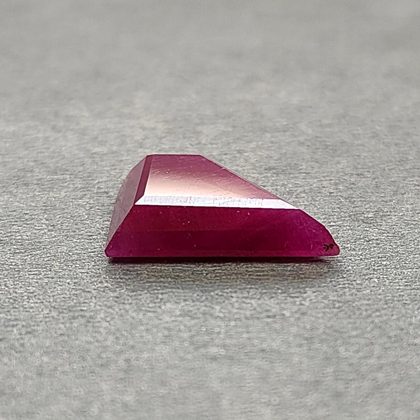 Ruby Gemstone Step Cut : 8.50cts Natural Untreated Unheated Red Ruby Trapezium Shape 16*13mm 1pc