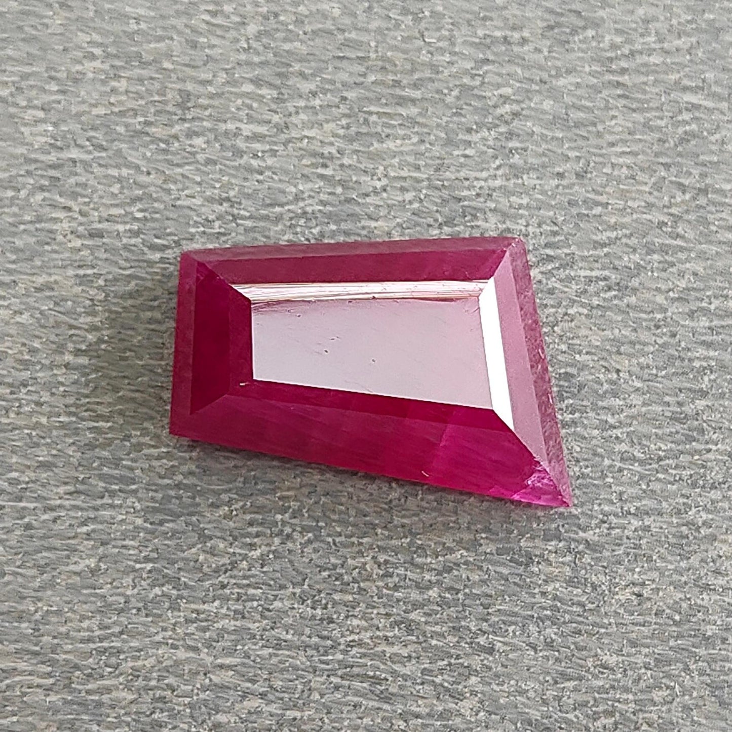 Ruby Gemstone Step Cut : 10.00cts Natural Untreated Unheated Red Ruby Trapezium Shape 18*11mm 1pc