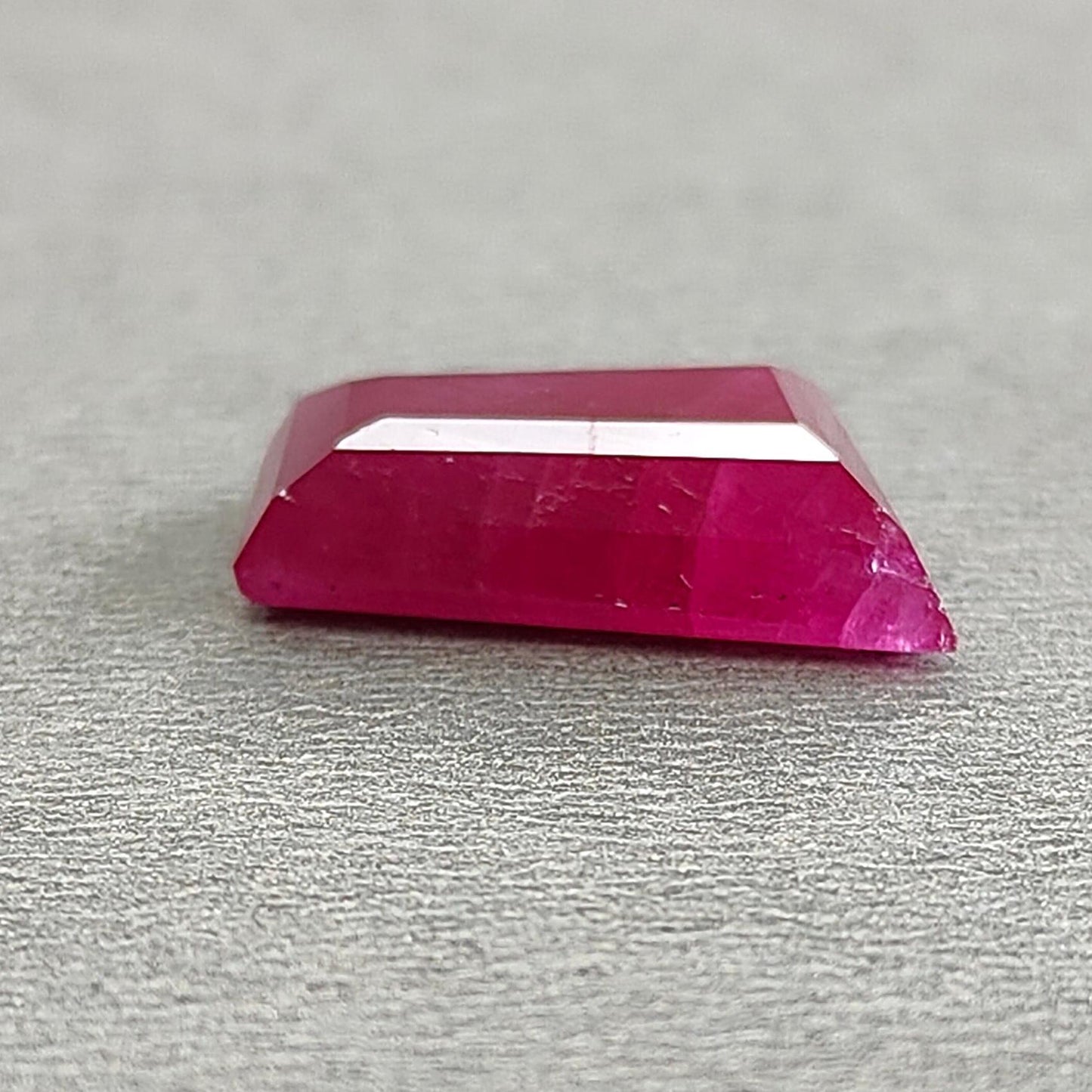 Ruby Gemstone Step Cut : 10.00cts Natural Untreated Unheated Red Ruby Trapezium Shape 18*11mm 1pc