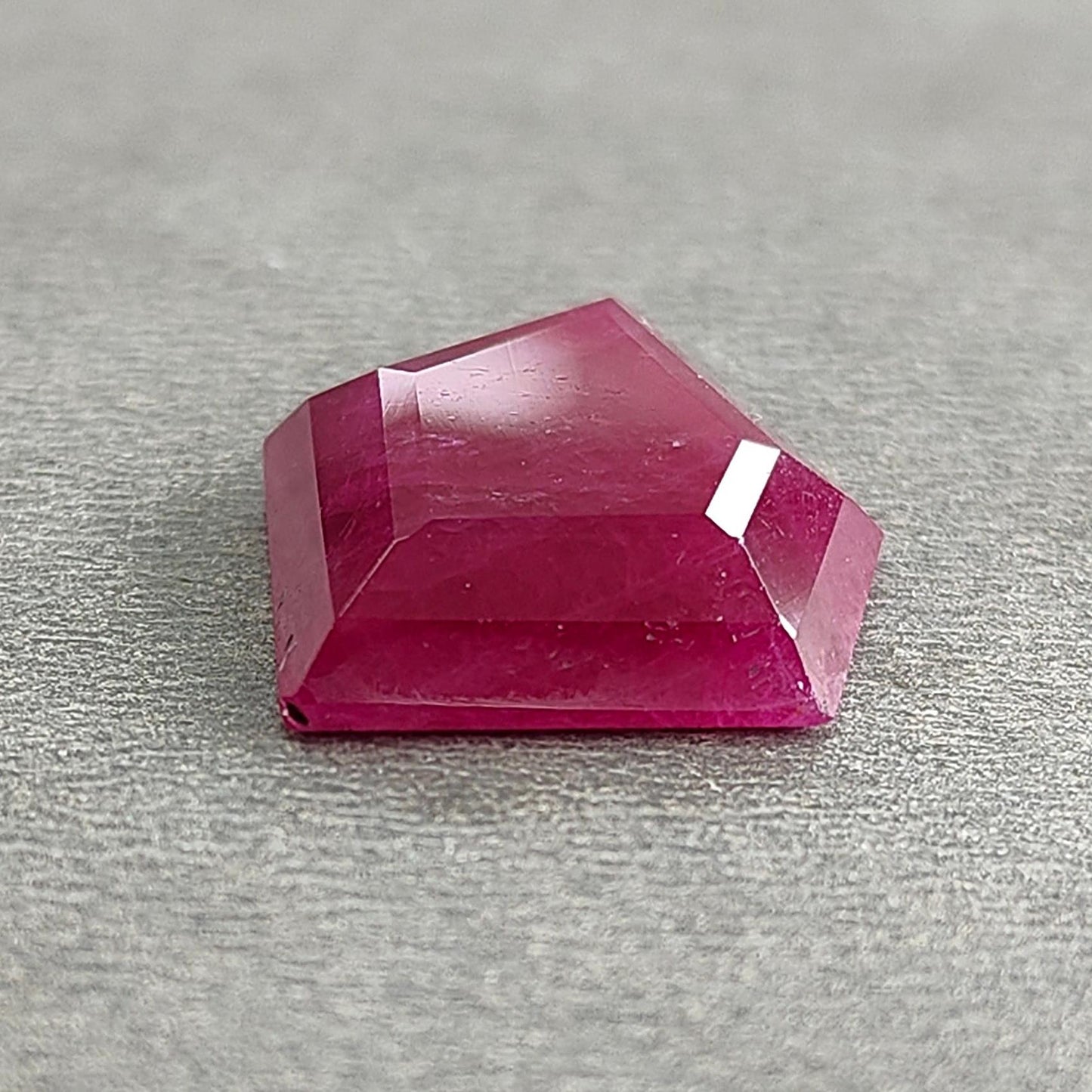 Ruby Gemstone Step Cut : 15.60cts Natural Untreated Unheated Red Ruby Uneven Shape 21*16mm 1pc