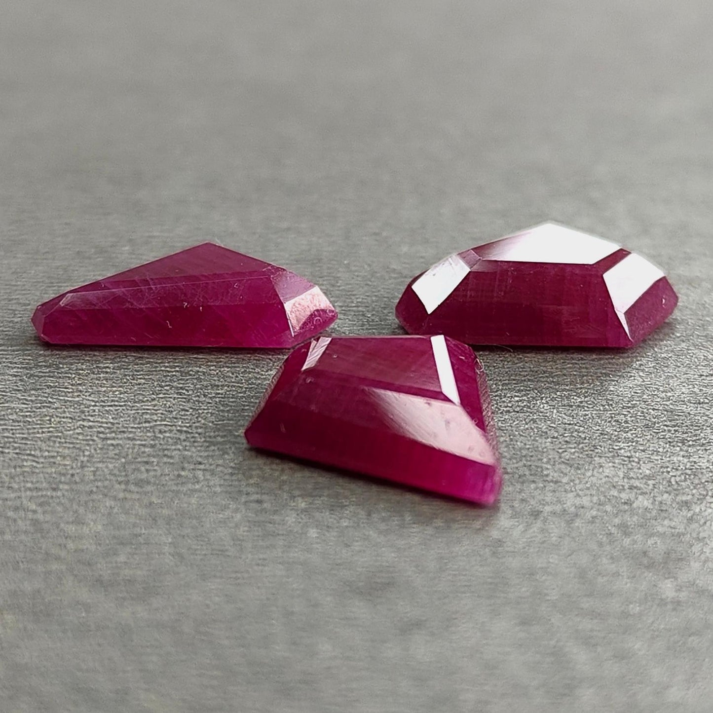Ruby Gemstone Step Cut : 25.00cts Natural Untreated Unheated Red Ruby Trapezium Shape 15*12mm 3pc