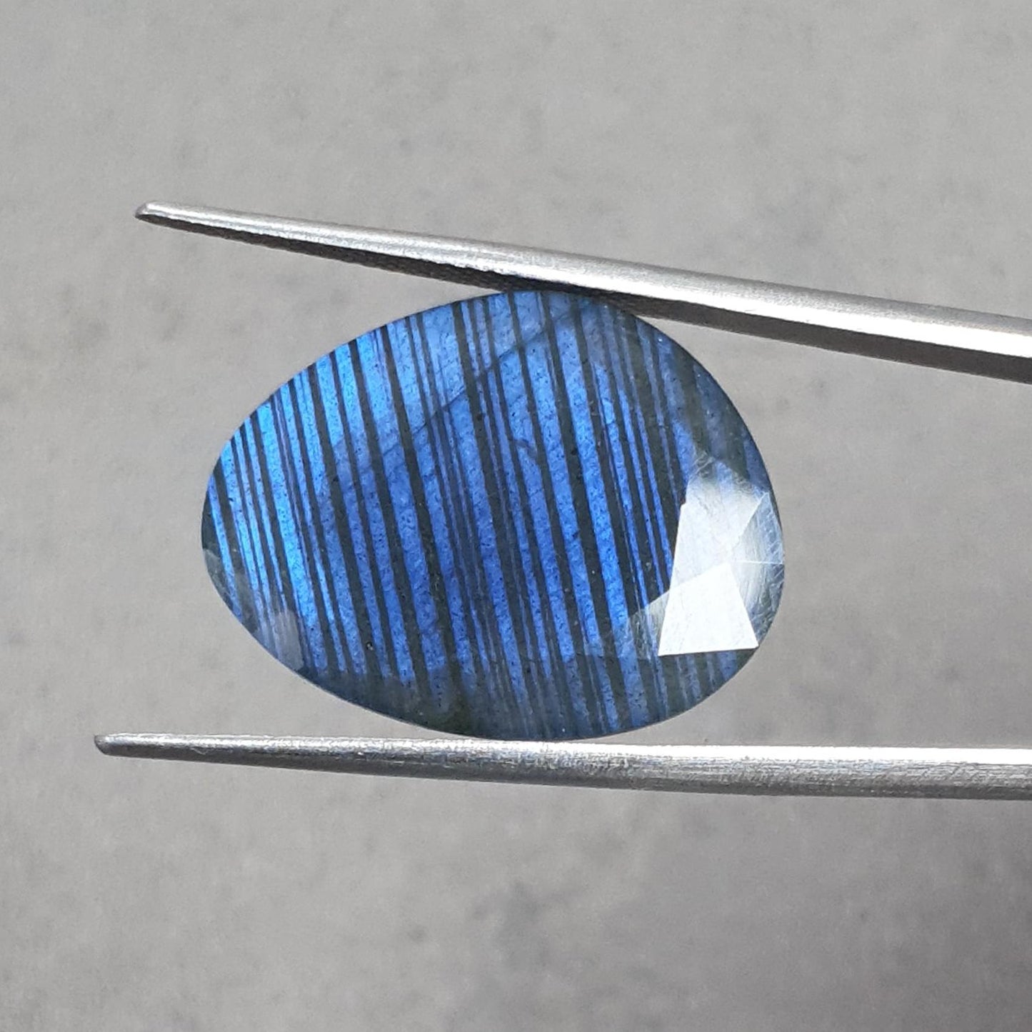 Rainbow Flashing Labradorite Fancy Cut: 12.20cts Natural Untreated Unheated Blue Labradorite Uneven Shape 1pc For Jewelry 22*17mm
