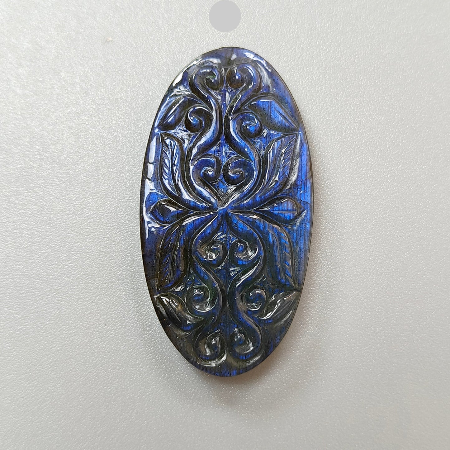 蓝色拉长石椭圆形雕刻