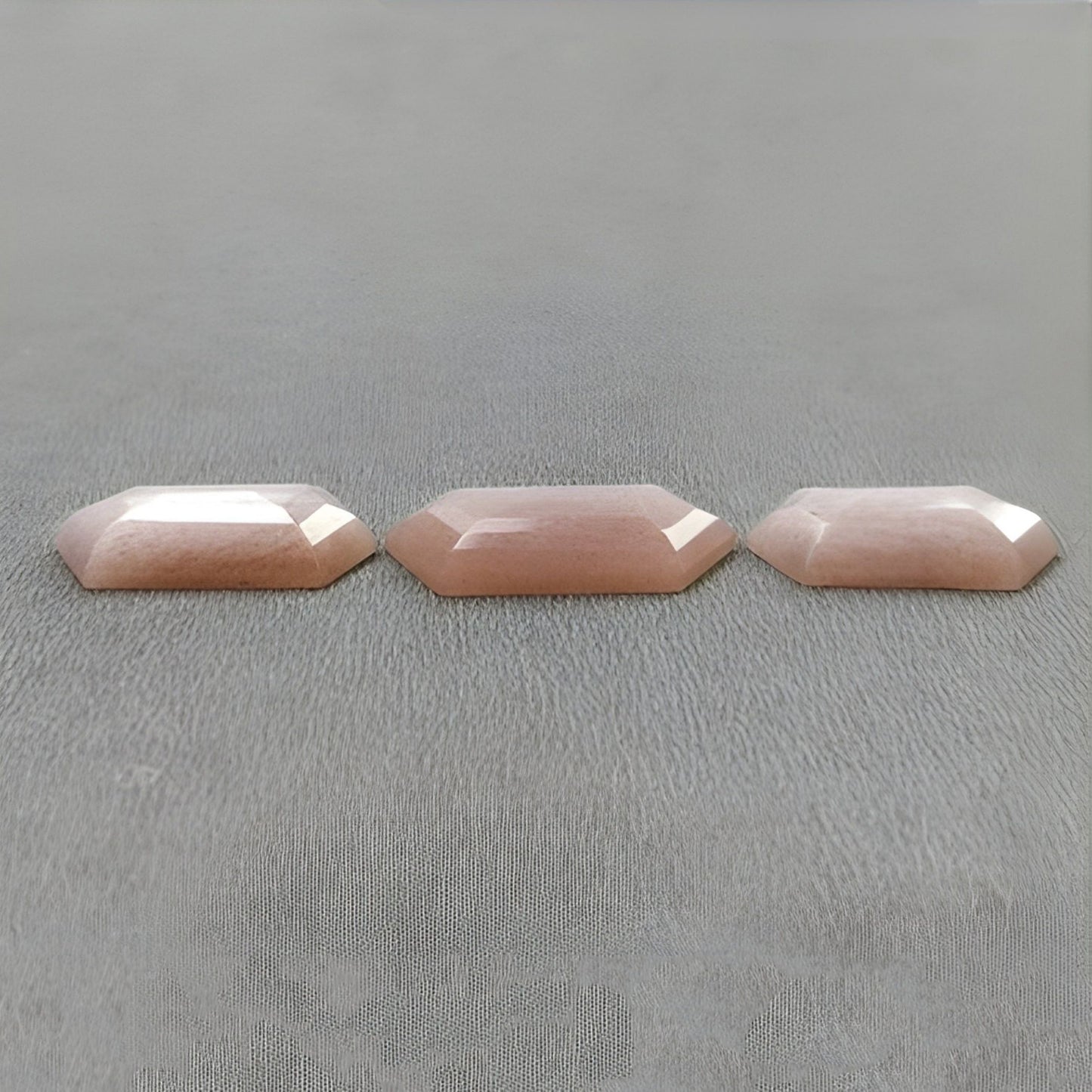 Pfirsich Mondstein natürlicher unbehandelter Edelstein