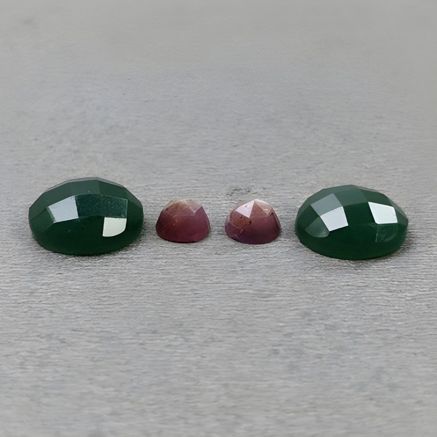 クォーツァイト、サファイア ラウンドシェイプ チェッカーカット