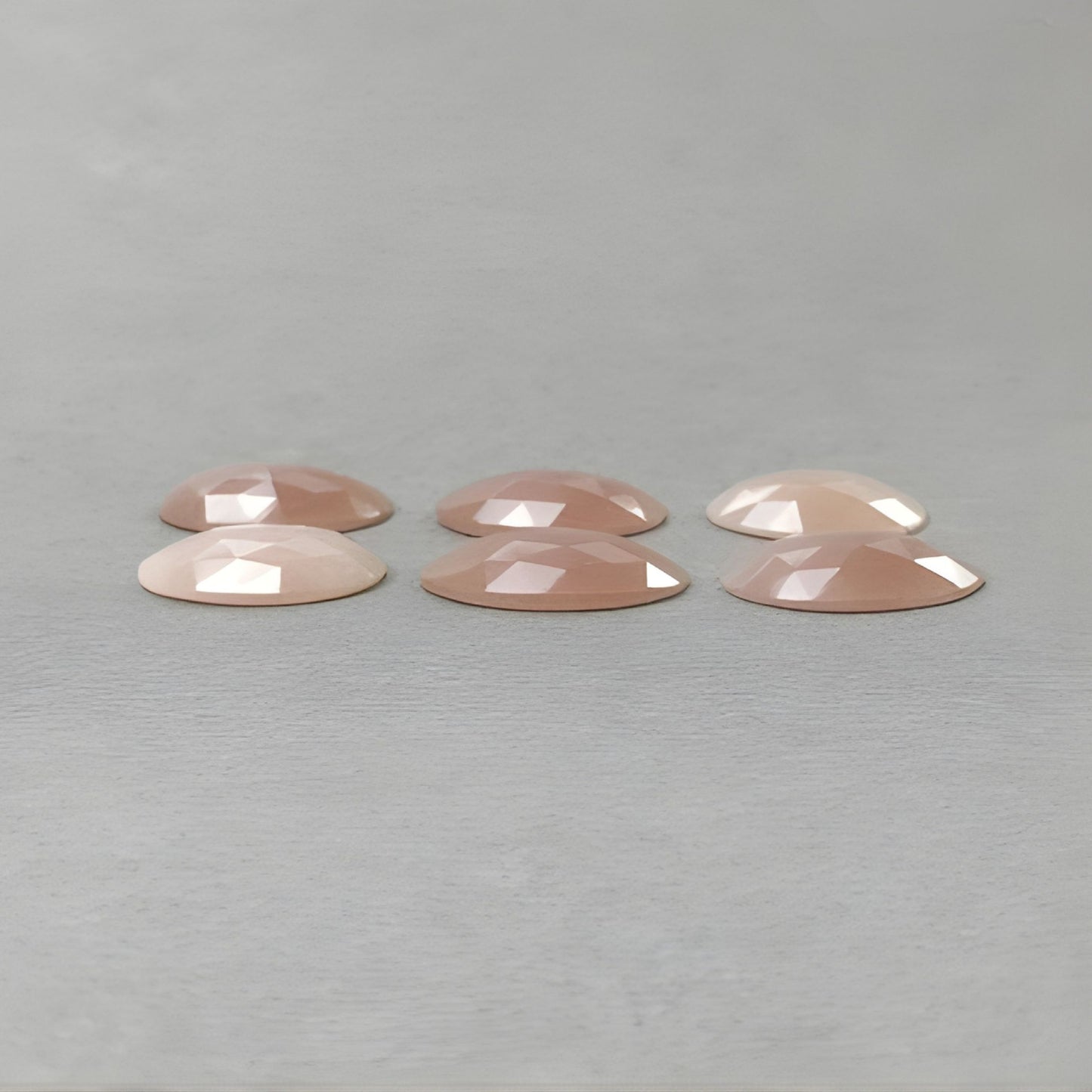 حجر القمر، حجر كريم طبيعي غير معالج