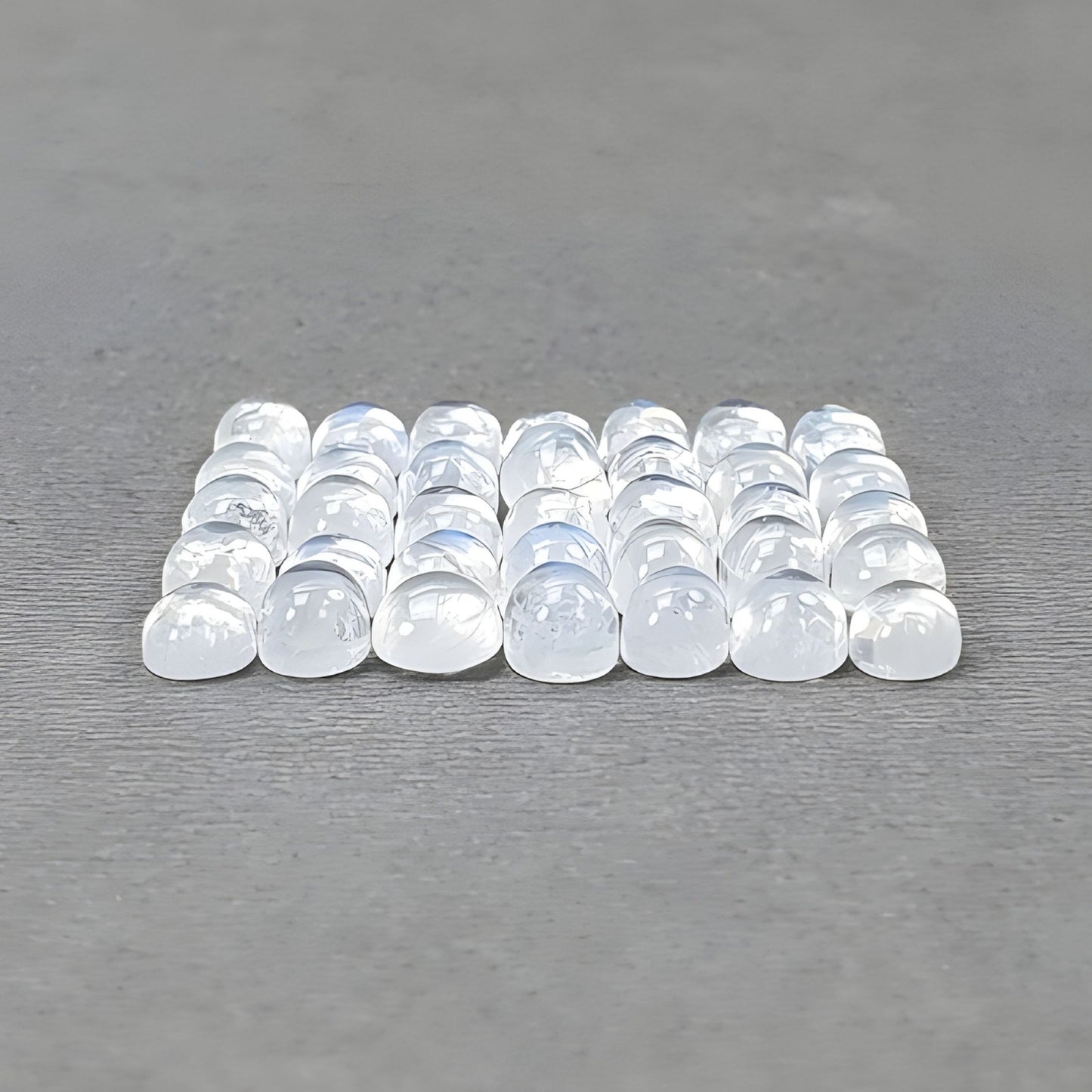 Mondstein, natürlicher, unbehandelter Edelstein