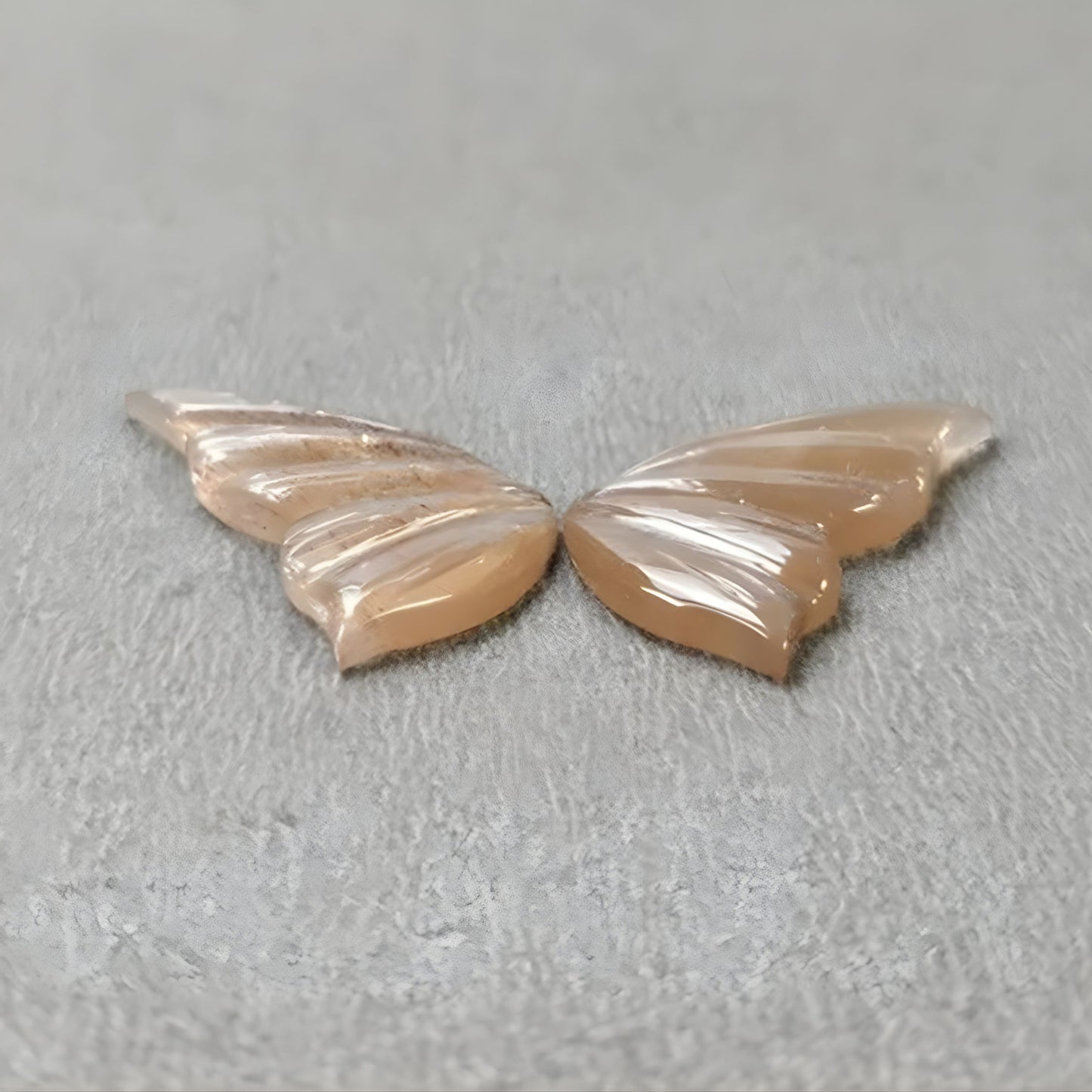 桃月光石蝴蝶雕刻