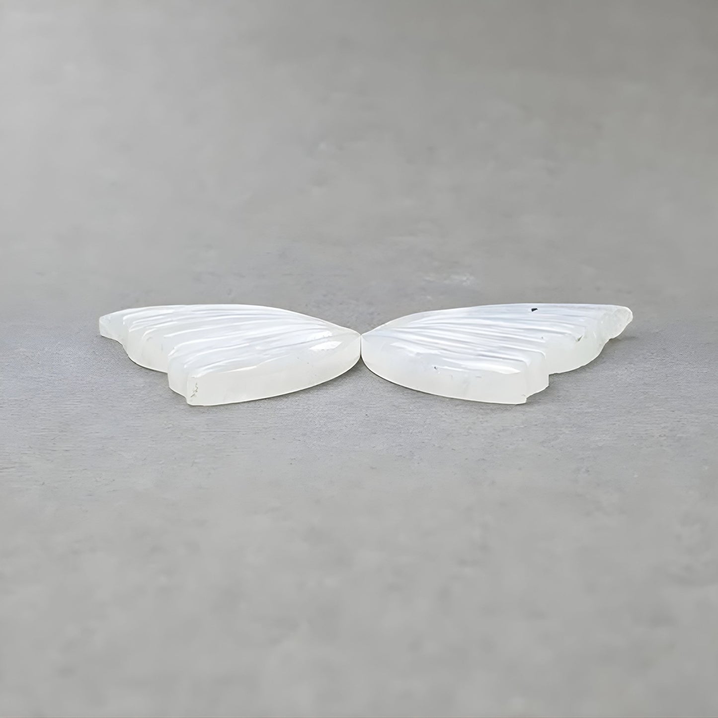 85.40cts Natural Untreated Rainbow Moonstone Gemstone Carving Butterfly Pair