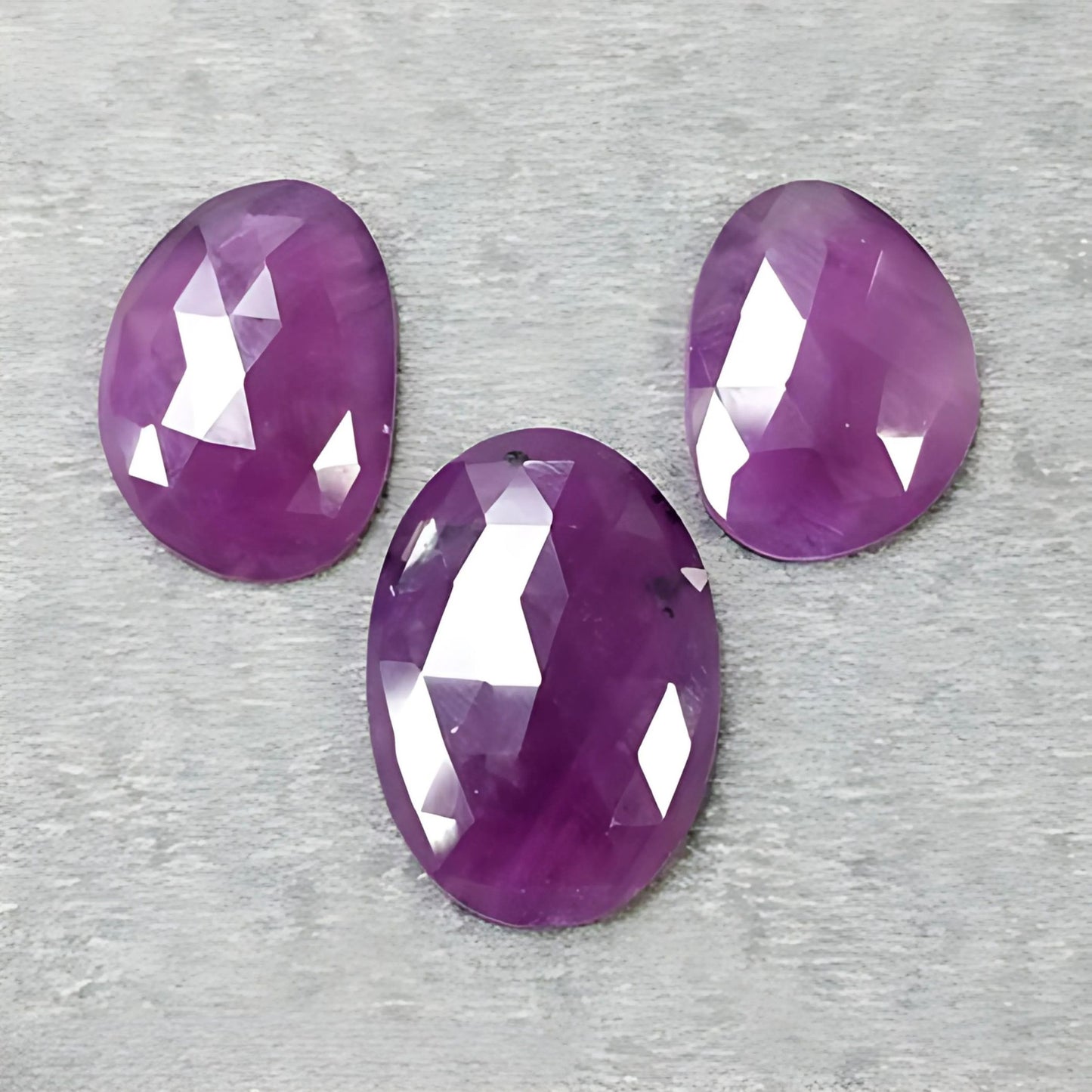 Saphir violet à facettes