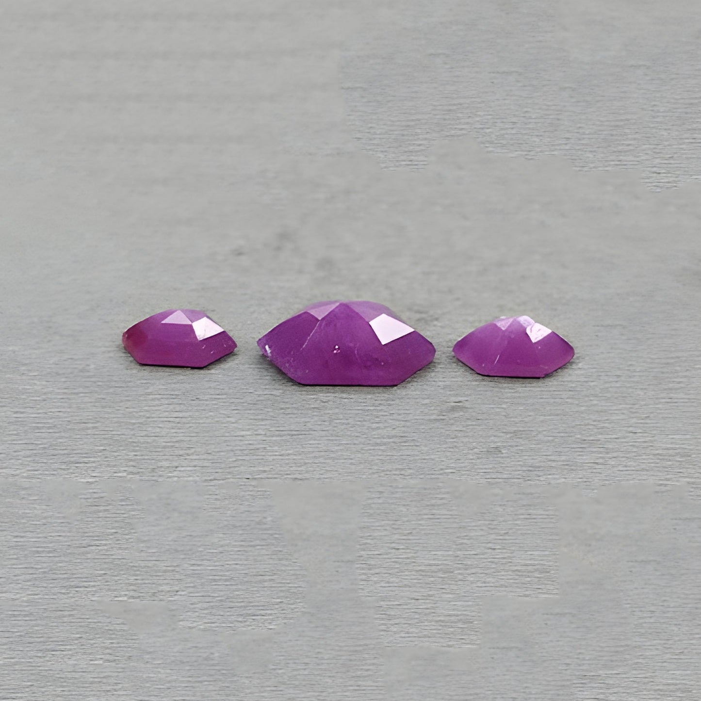 حجر ميلاد شهر يوليو