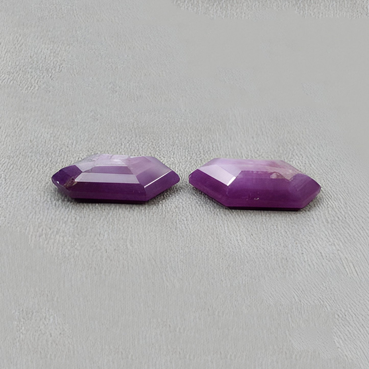 natürlicher, unbehandelter Edelstein Rubin