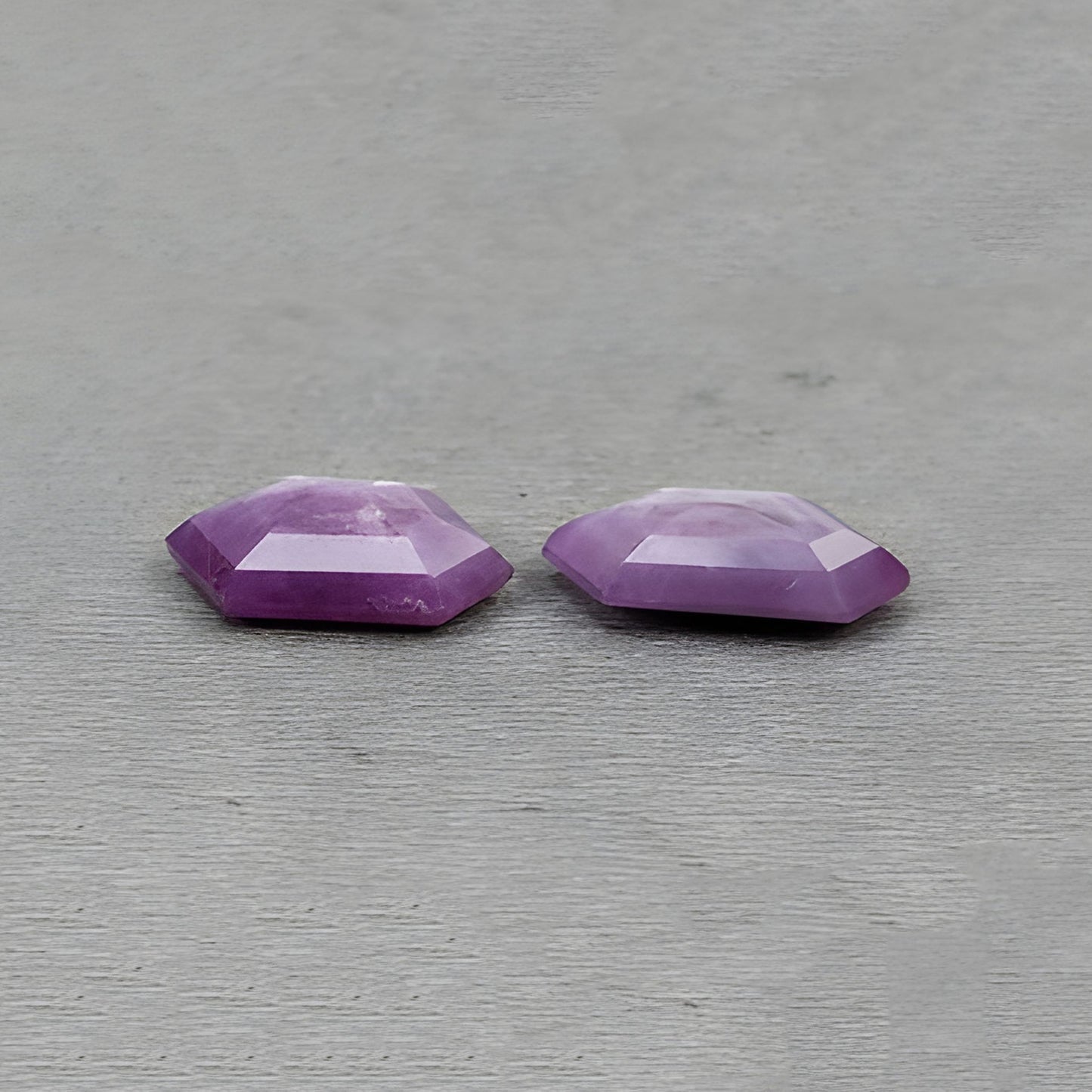 天然未经处理的宝石蓝宝石