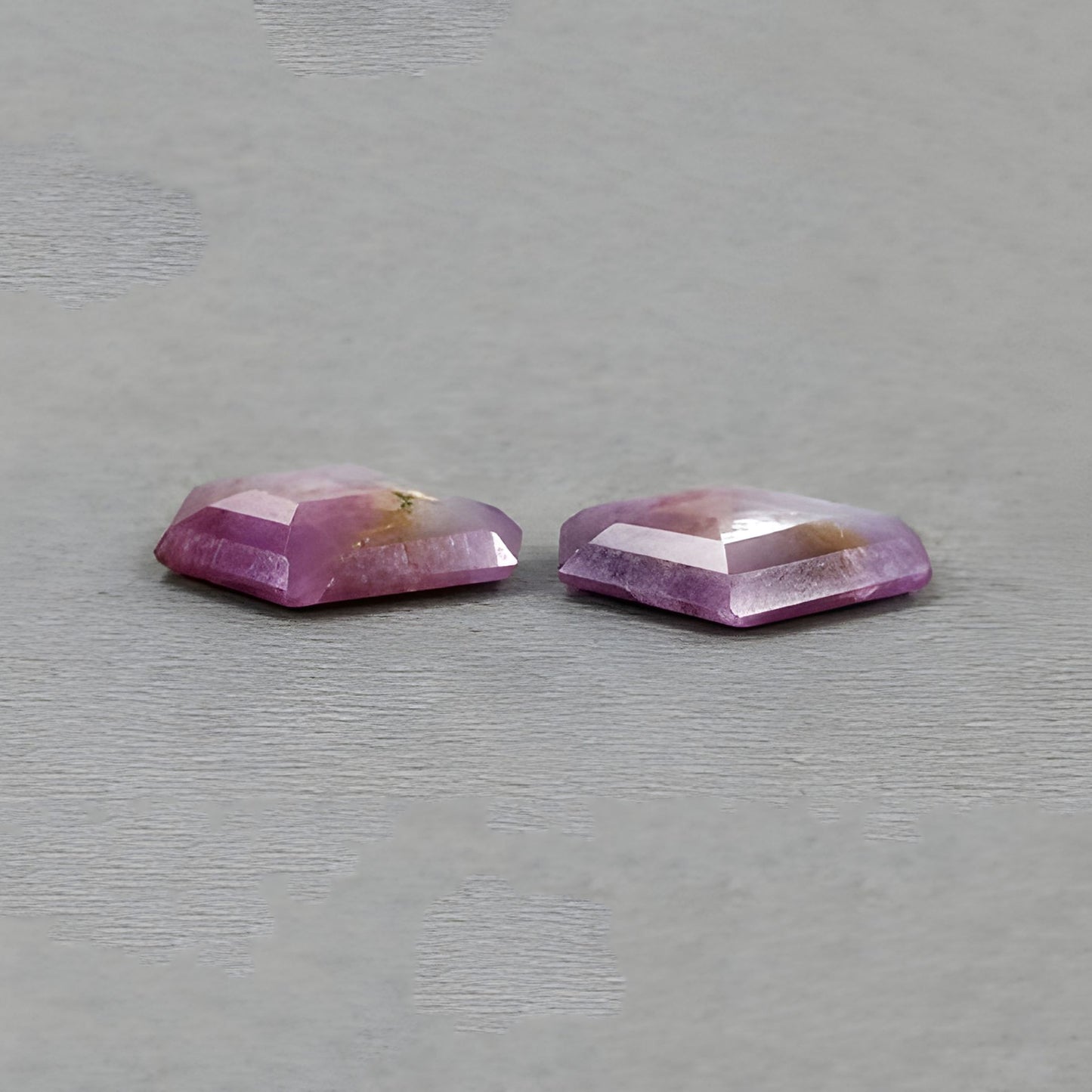 أحجار كريمة طبيعية غير معالجة