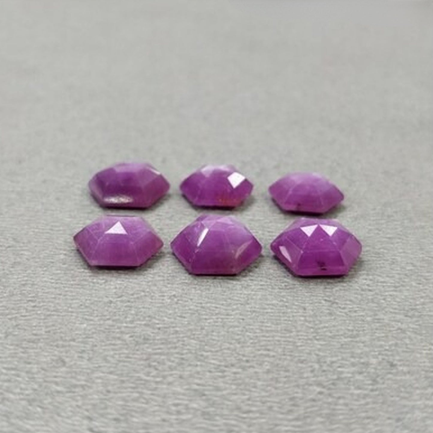 天然未処理の宝石サファイア