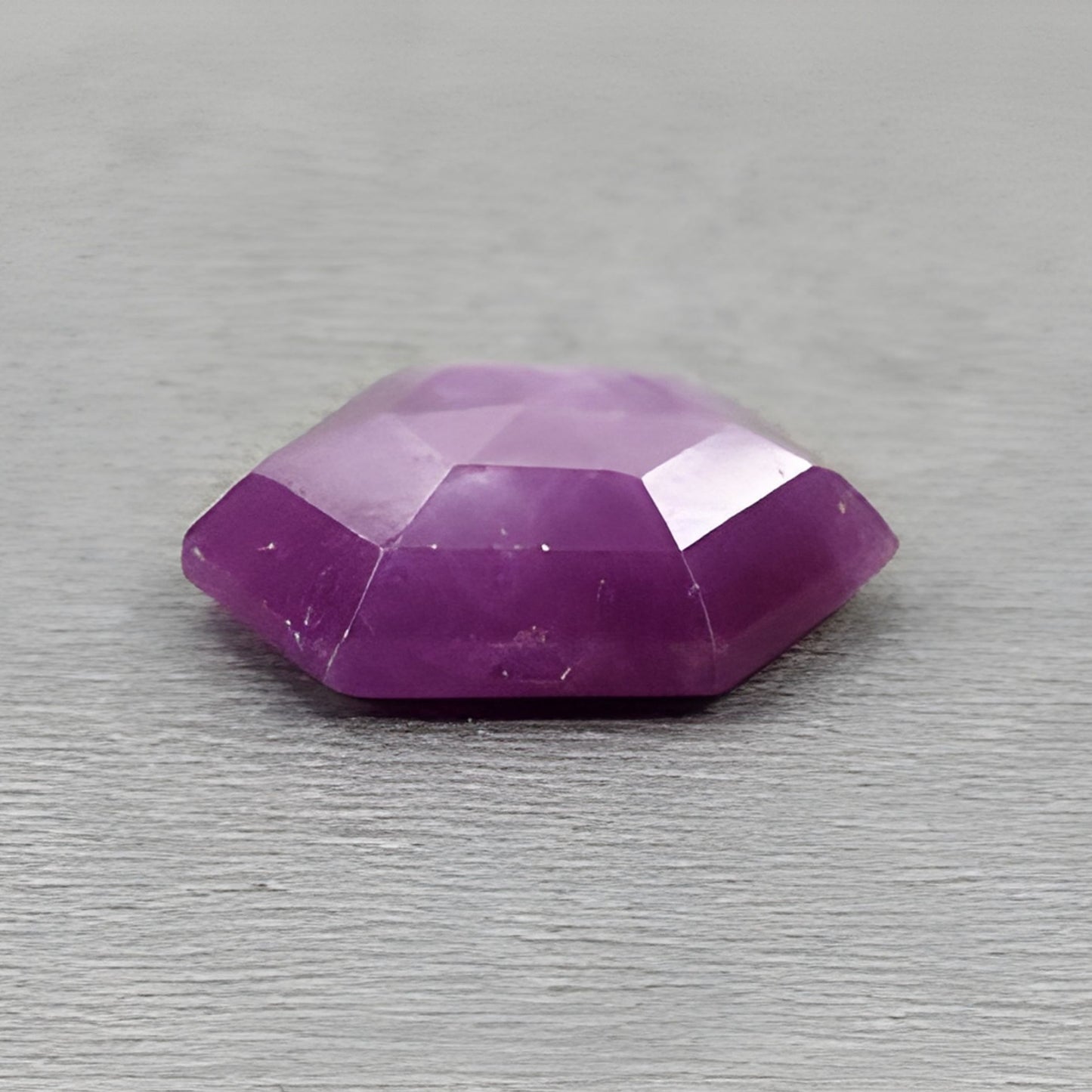 宝石用のルビー