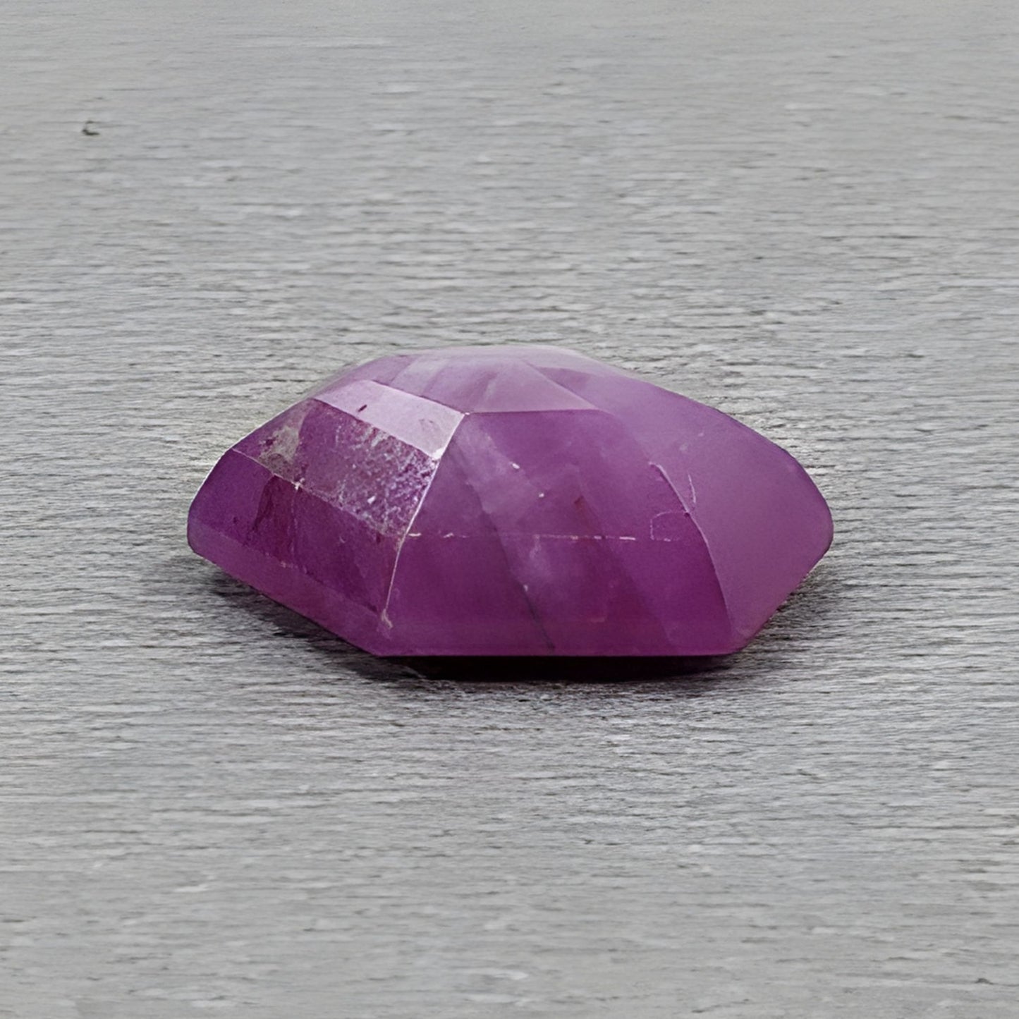 红宝石刻面切割宝石