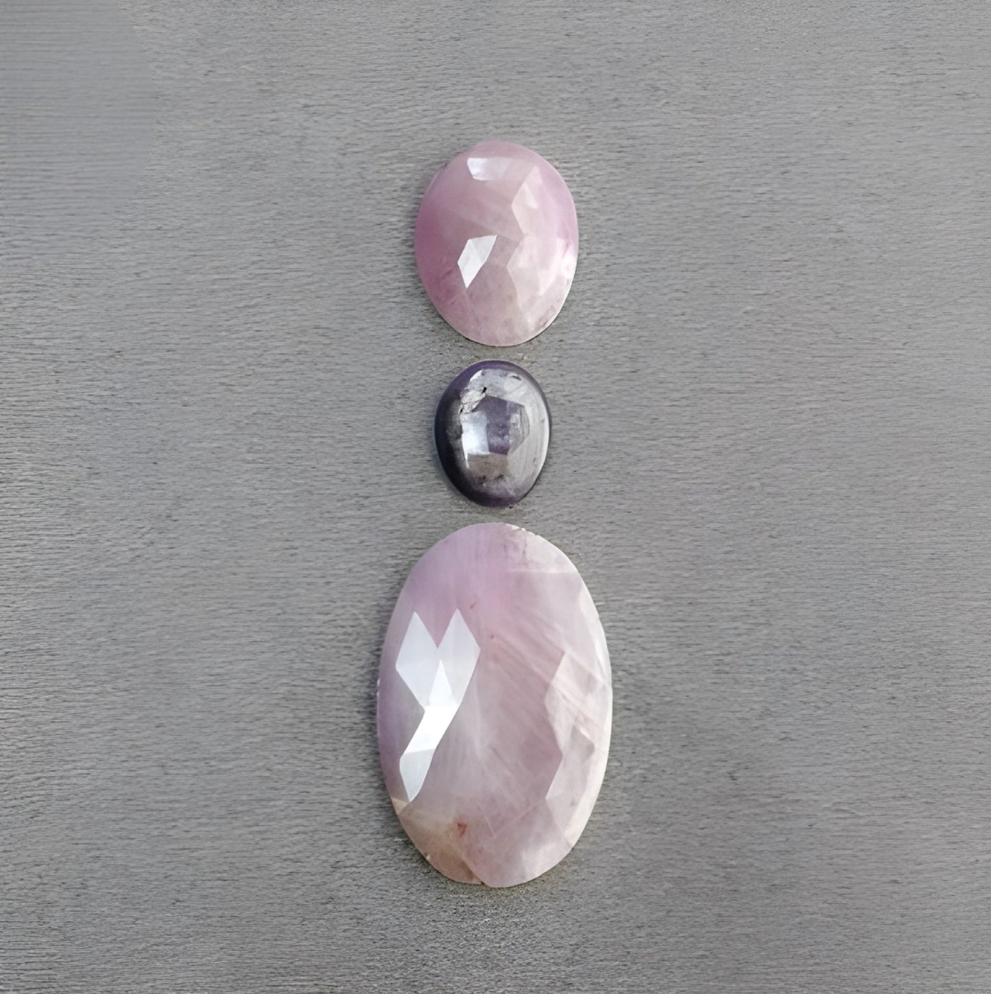 Ovaler rosa Saphir