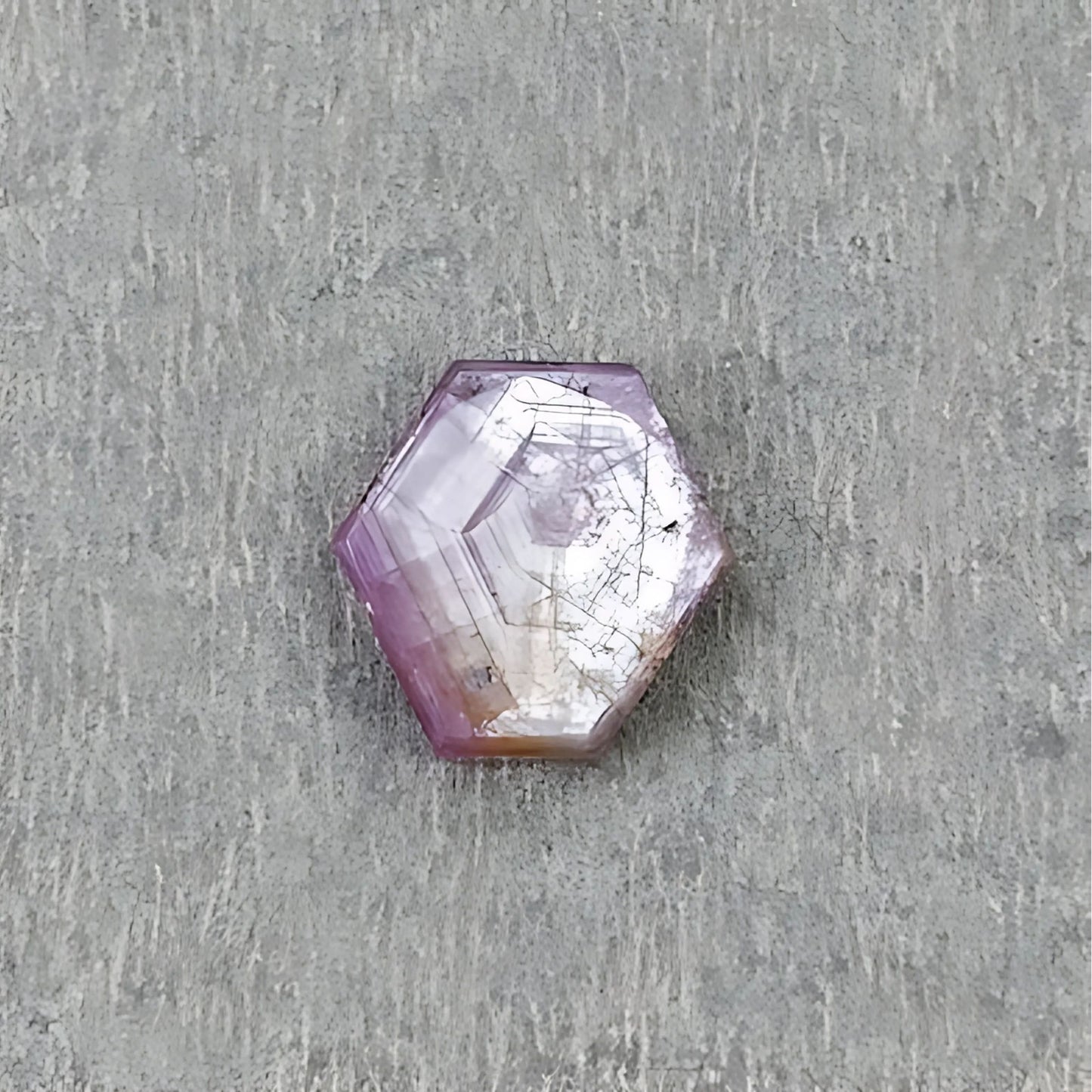 天然未经处理的粉红色蓝宝石