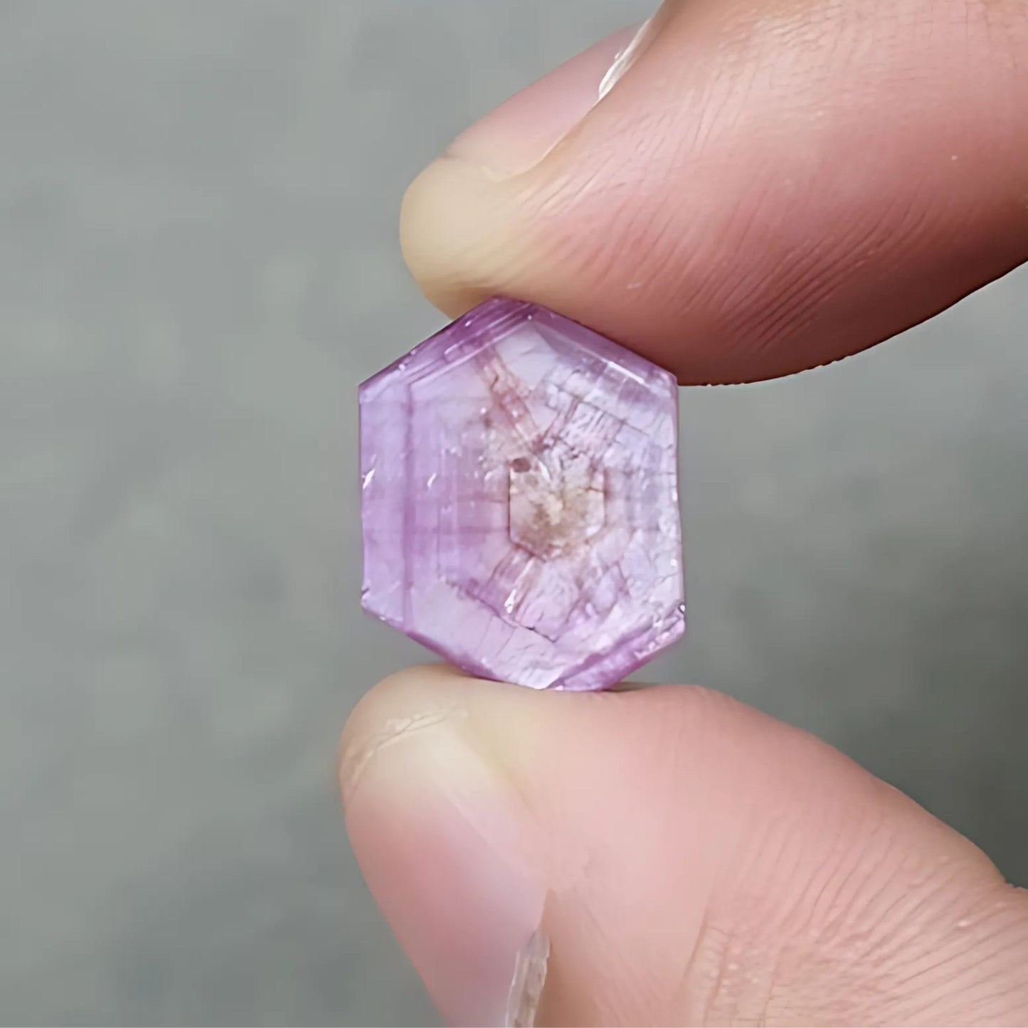 piedra preciosa rubí romero