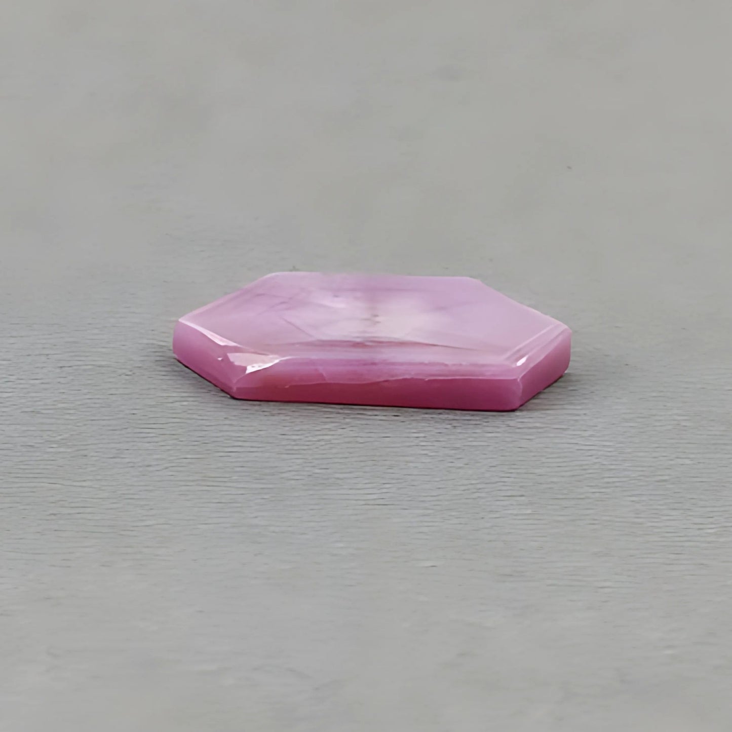 ジュエリー用のピンクサファイア