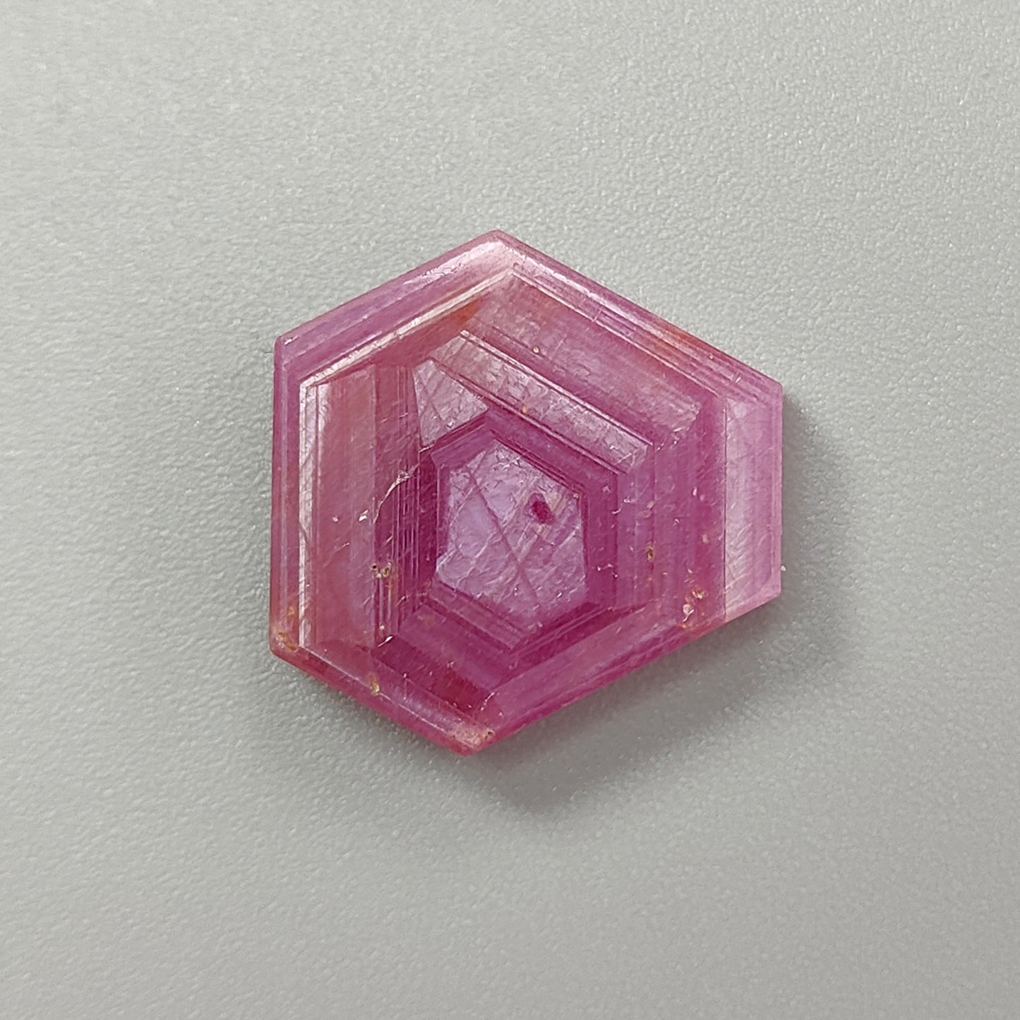 fette piatte di esagono di zaffiro rosa rosmarino