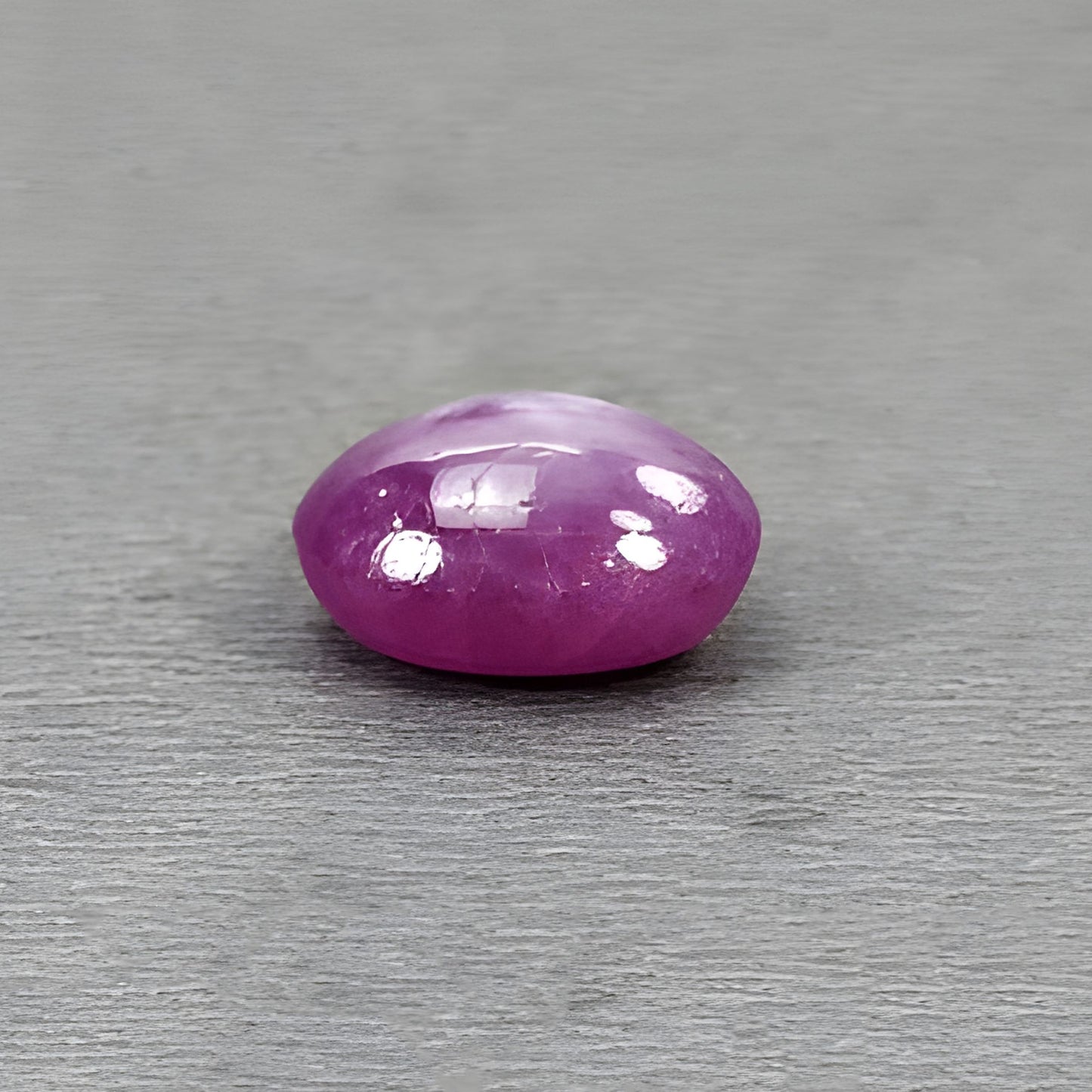 rubis étoilé pour la joaillerie