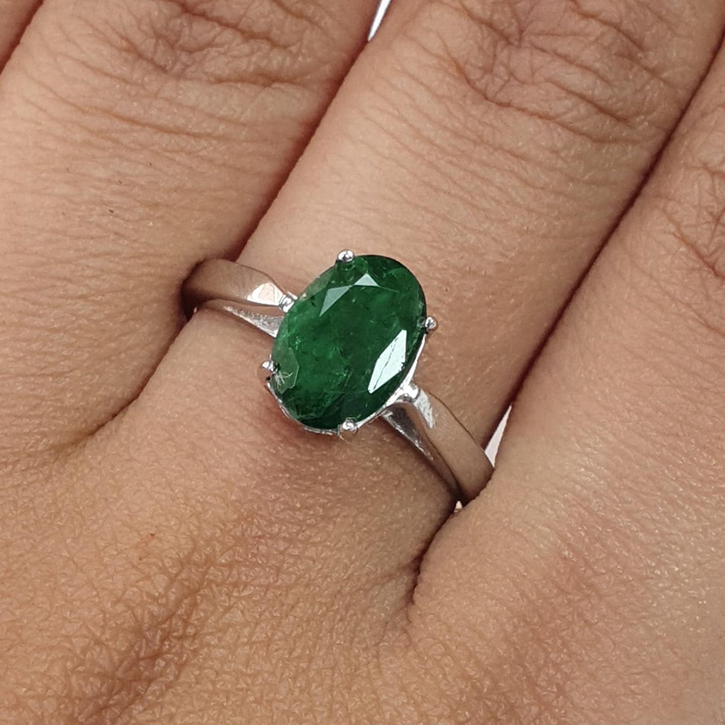 Emerald Faceted Silver Ring: 2.57gms Natural Untreated Emerald Oval Faceted Cut 925 Sterling Silver Prong Set Ring 7.5 US