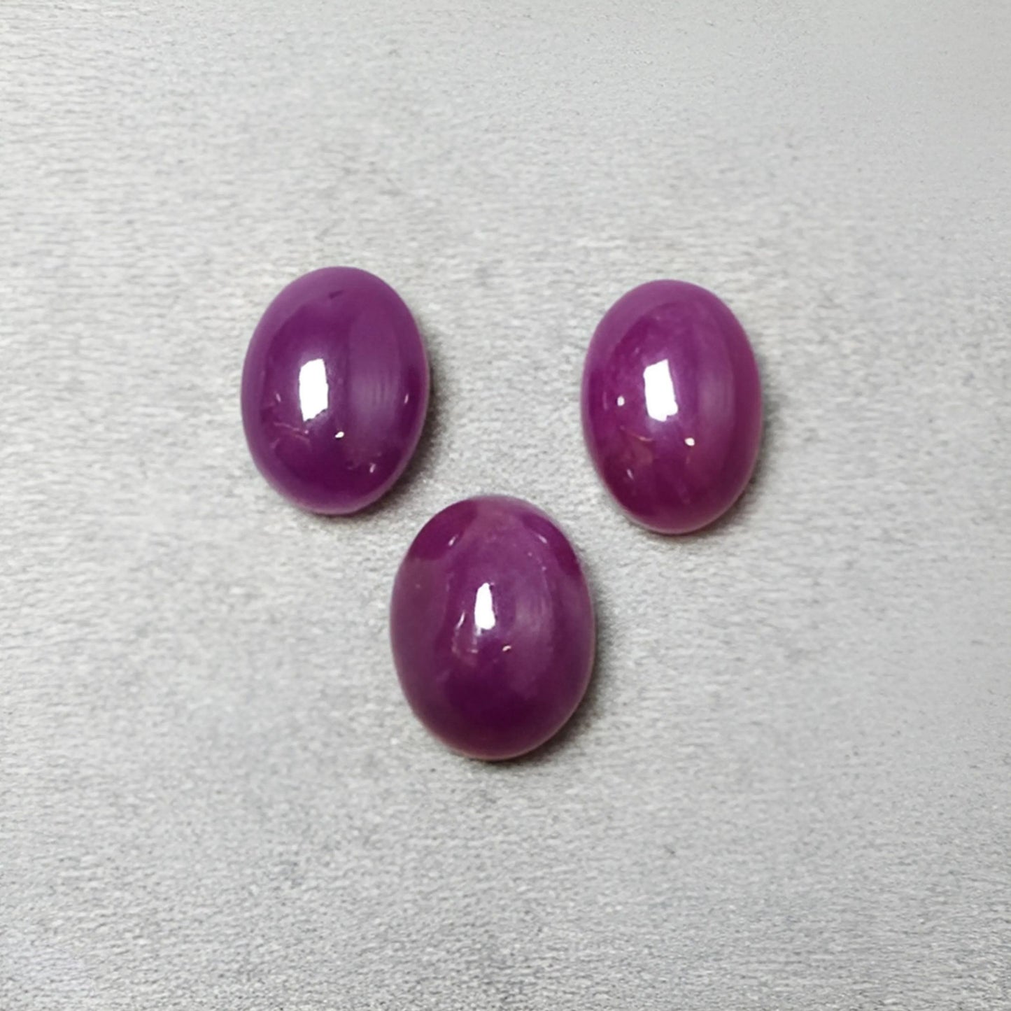 cabochon rubis de forme ovale