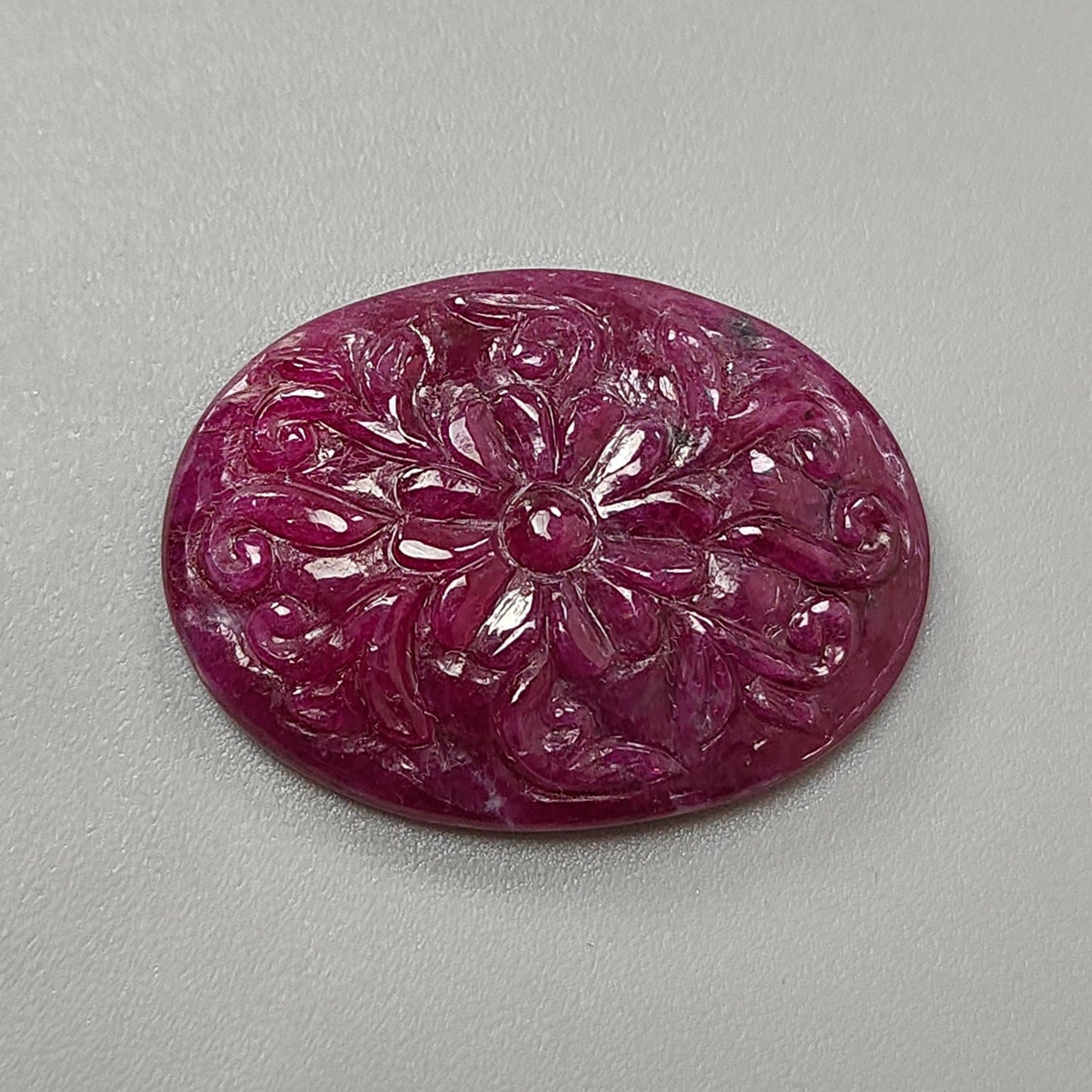 Ruby Gemstone Carving: 38.90cts Natural Untreated Unheated Red Ruby Hand Carved Oval Shape 31*23mm 1pc for Jewelry July Birthstone