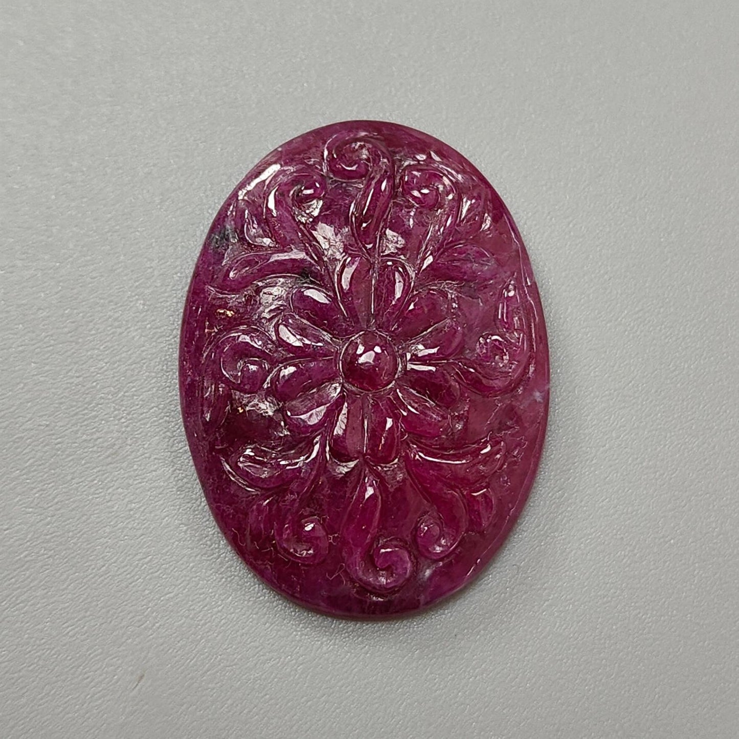 Ruby Gemstone Carving: 38.90cts Natural Untreated Unheated Red Ruby Hand Carved Oval Shape 31*23mm 1pc for Jewelry July Birthstone