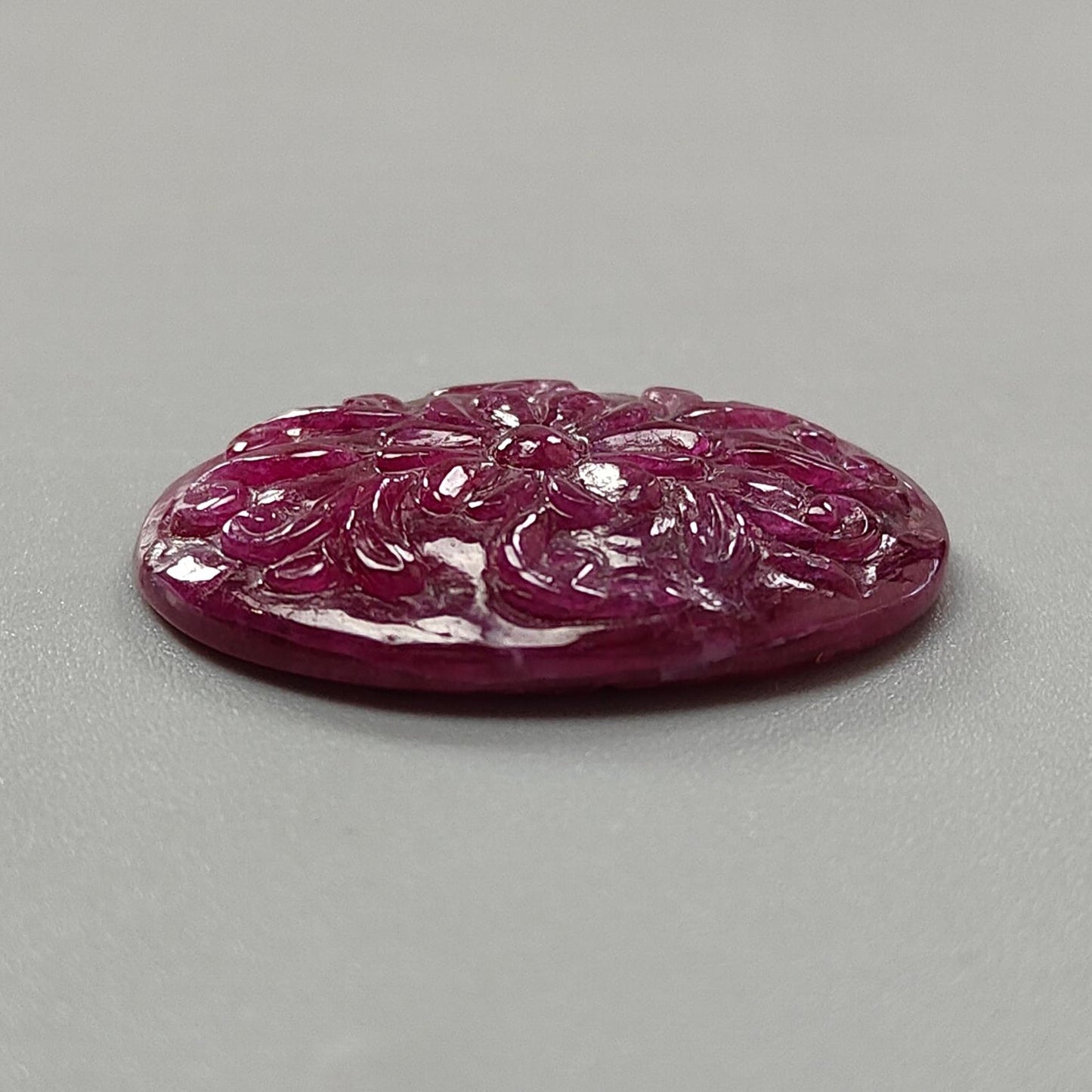 Ruby Gemstone Carving: 38.90cts Natural Untreated Unheated Red Ruby Hand Carved Oval Shape 31*23mm 1pc for Jewelry July Birthstone