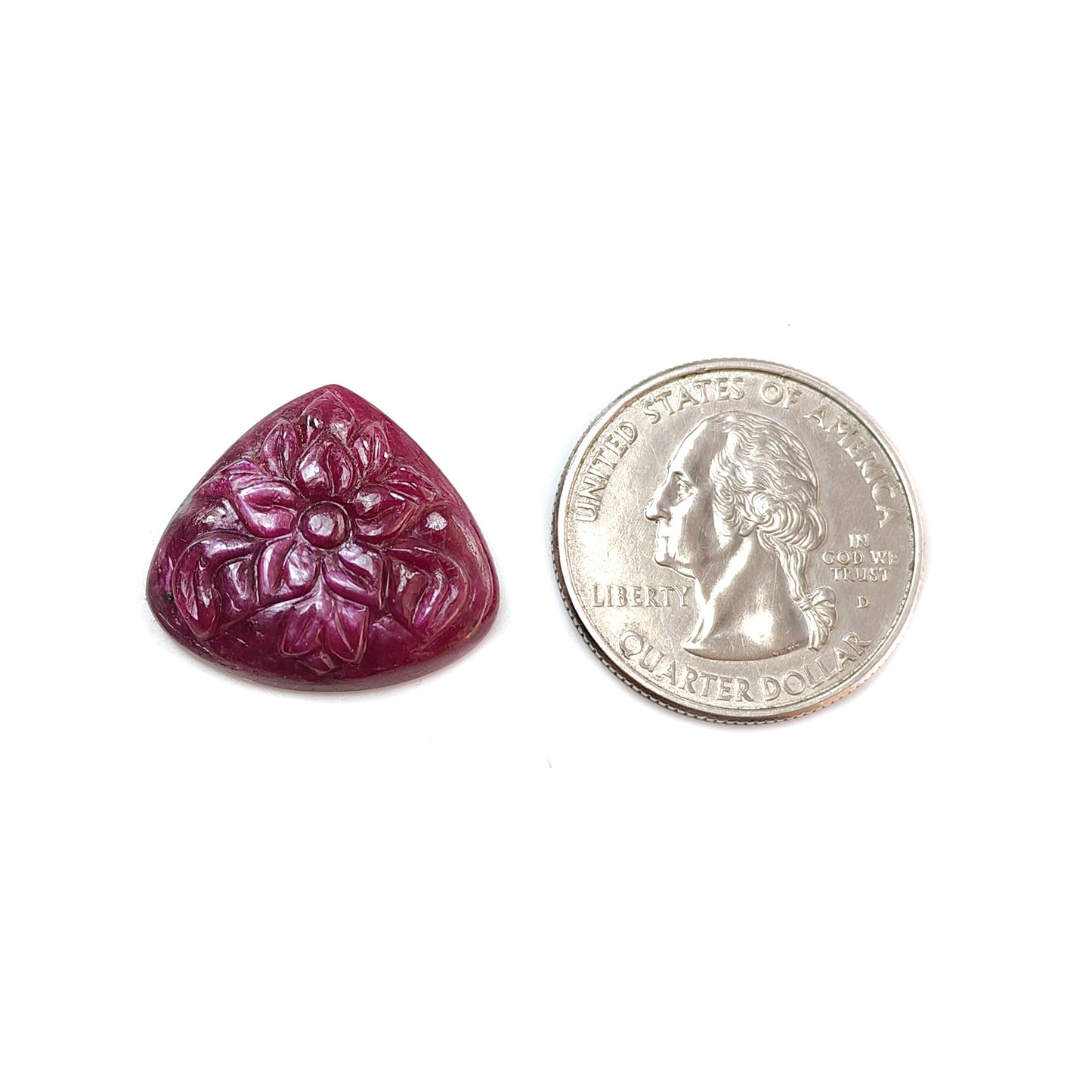 intaglio di triangolo di rubino