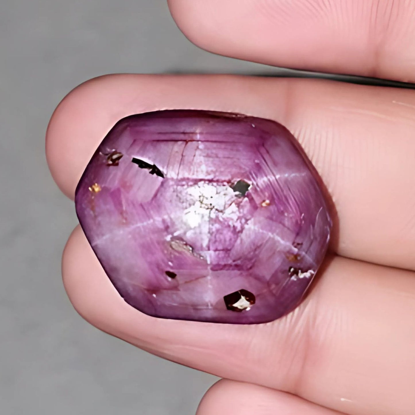 rubis étoilé hexagonal