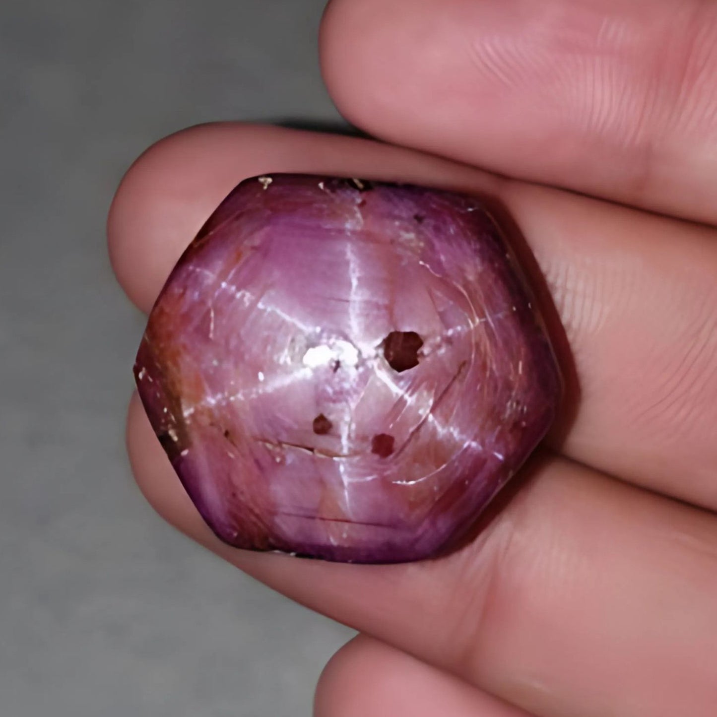 rubis étoilé hexagonal