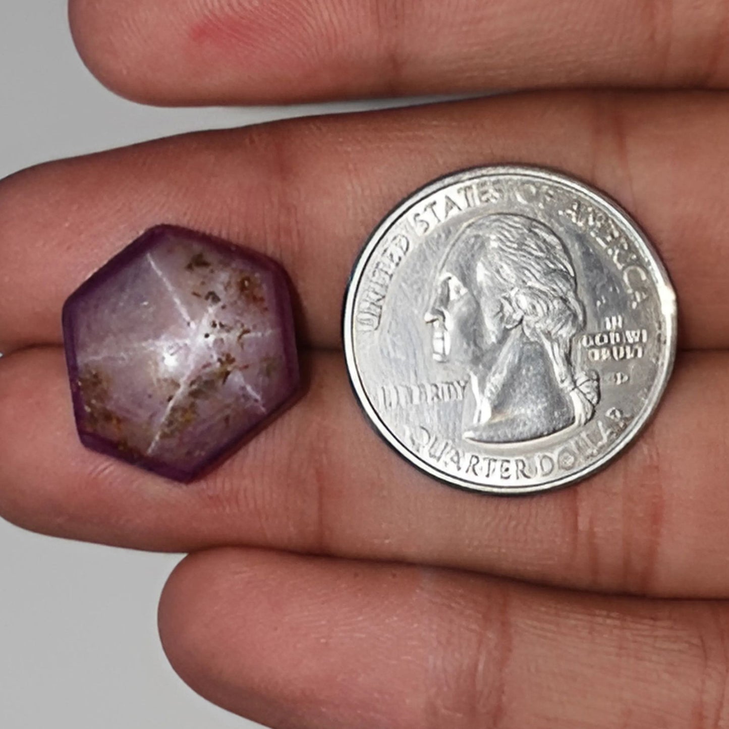 Cabochon rubis étoilé
