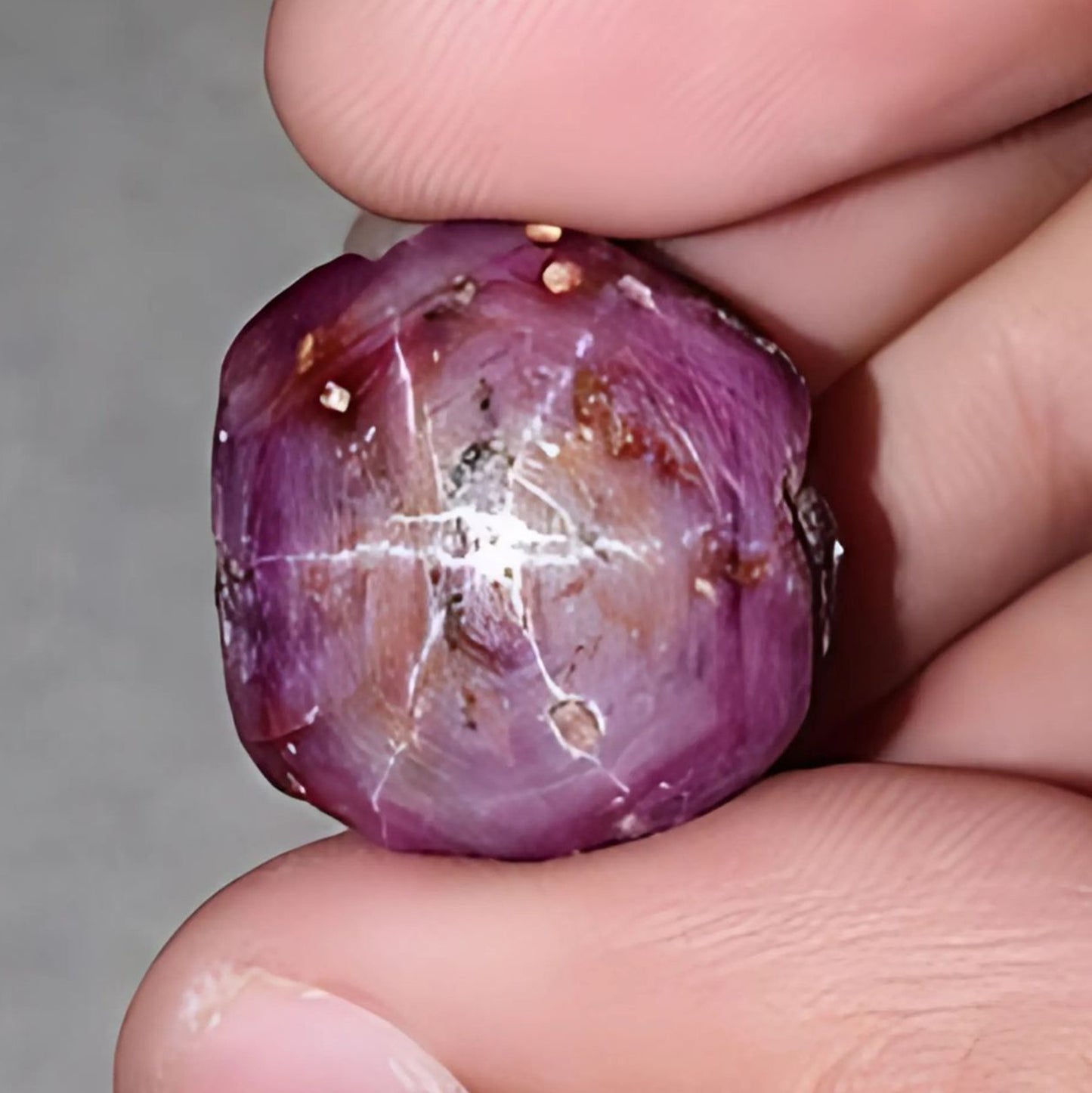 Baguette en cristal de rubis étoilé