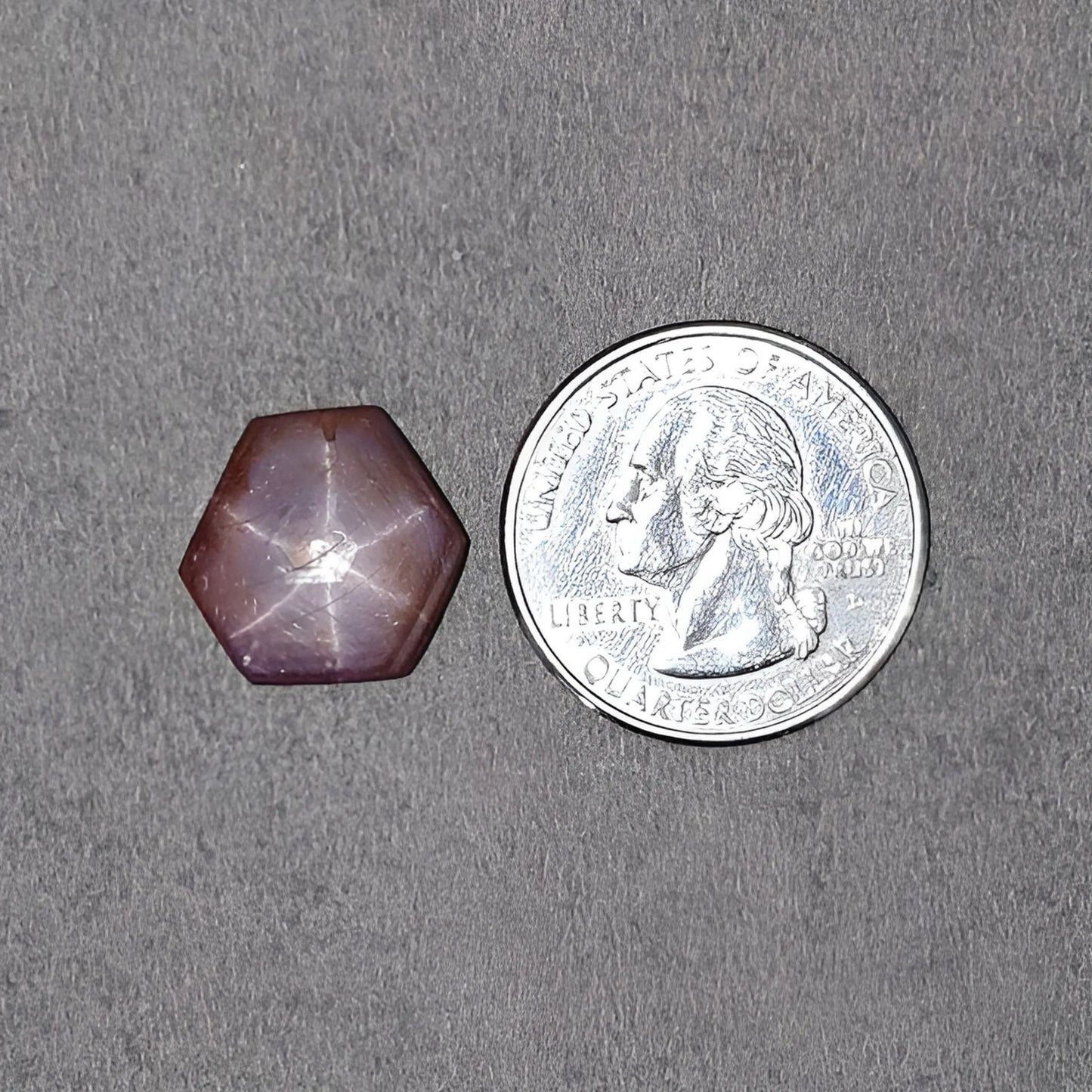 Sternrubin-Cabochon