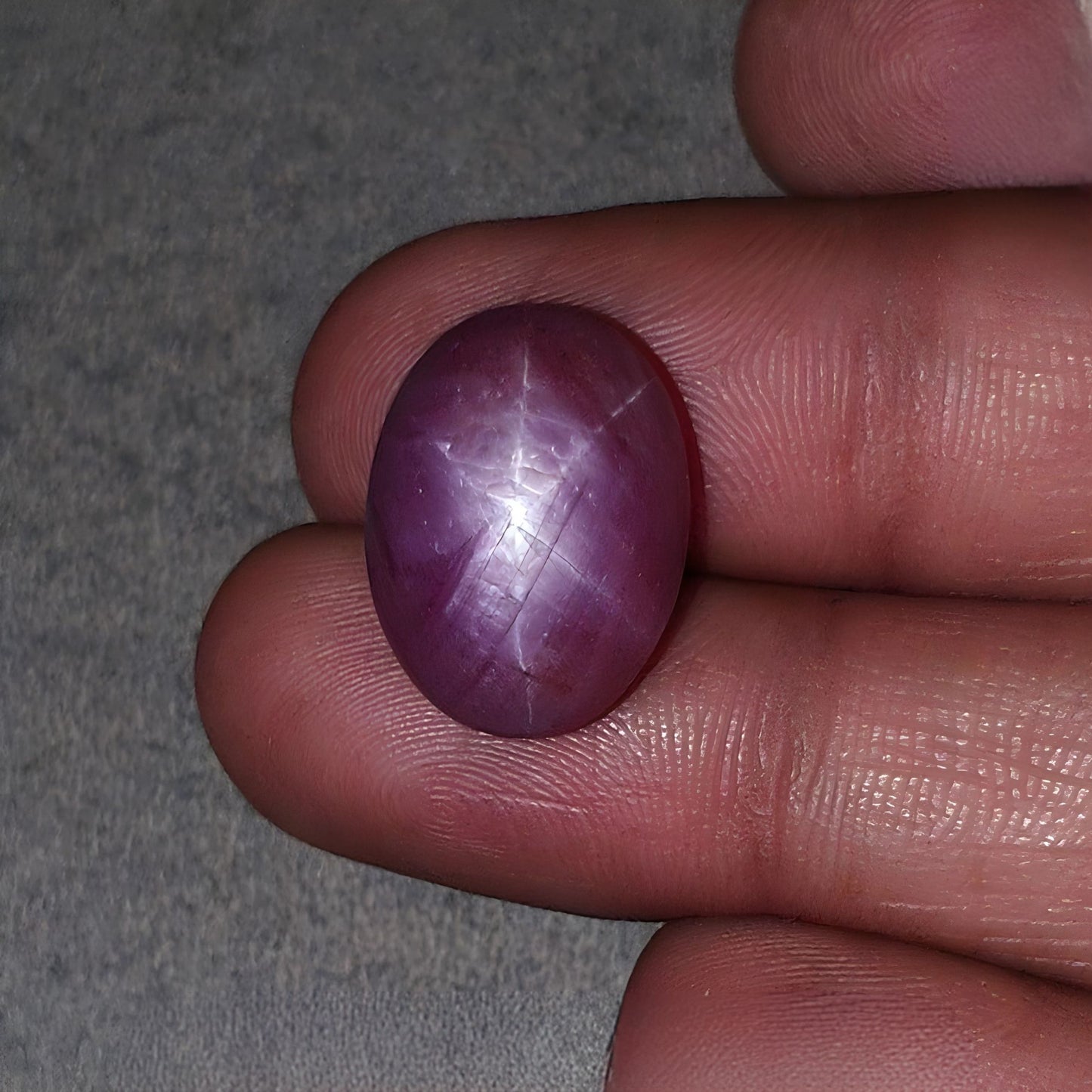 Rubis étoilé hexagonal