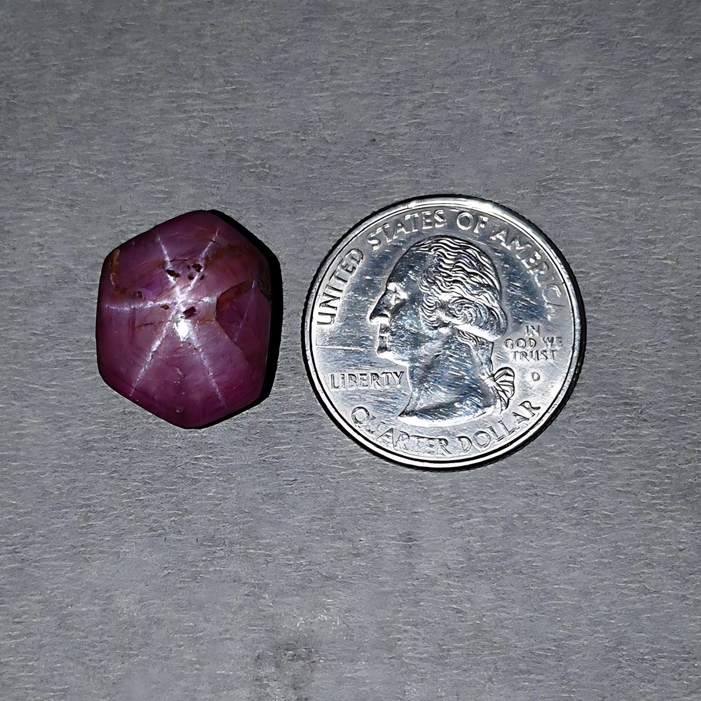 Cabochon di rubino stellato