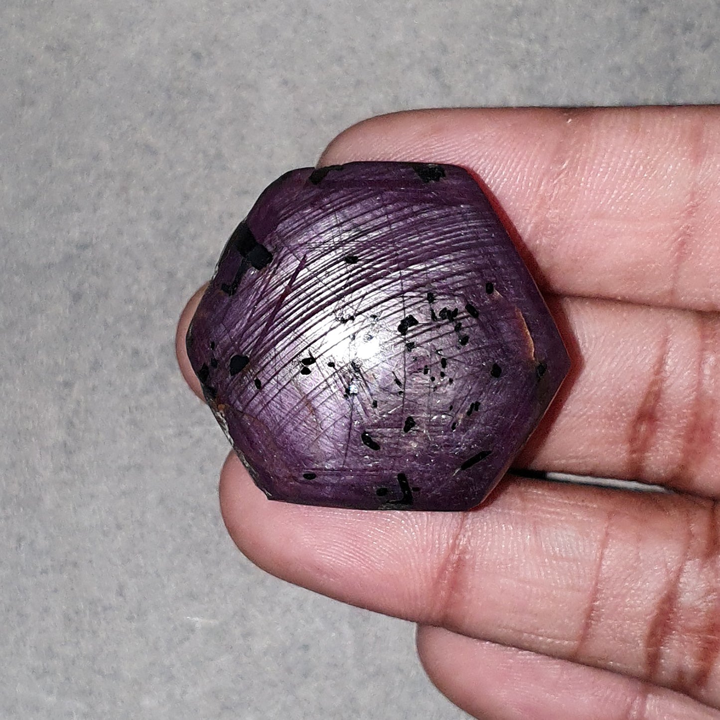 天然星光红宝石,黑色金红石