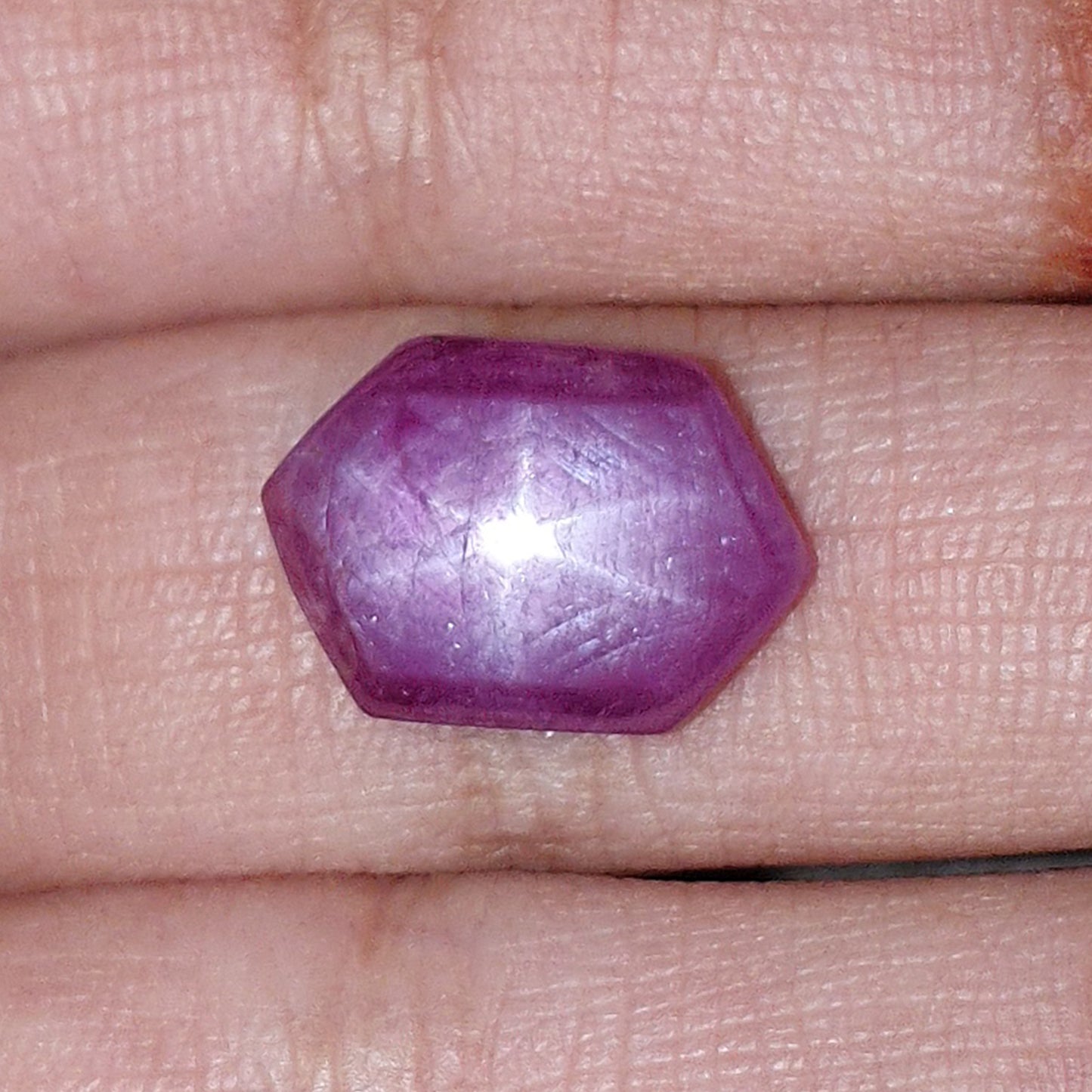 cabochon esagonale di rubino