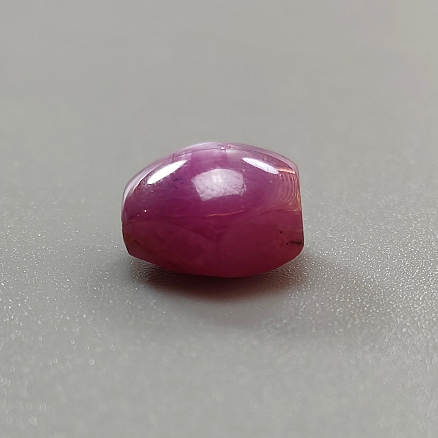 红宝石六角凸圆形宝石