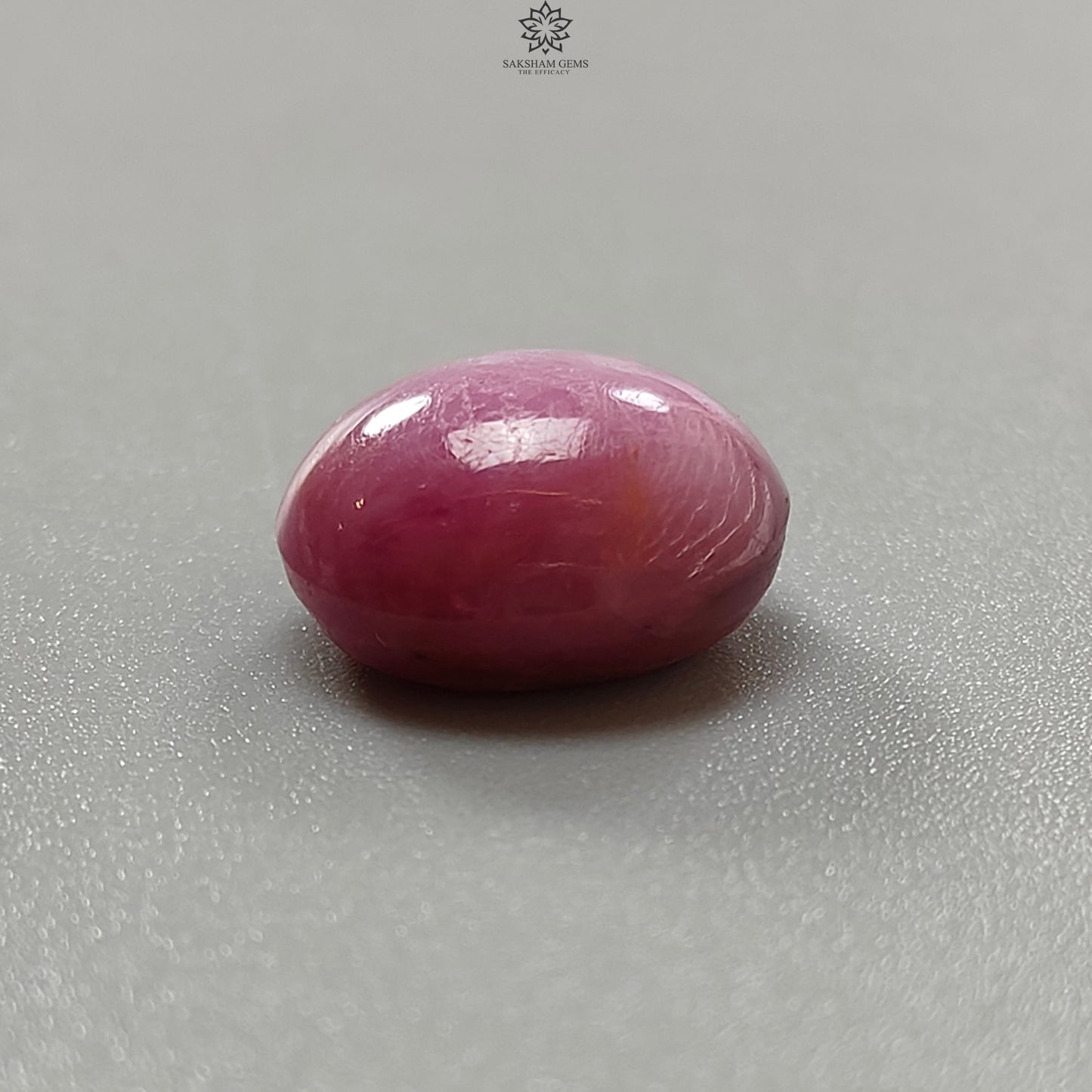 rubino stellato ovale cabochon