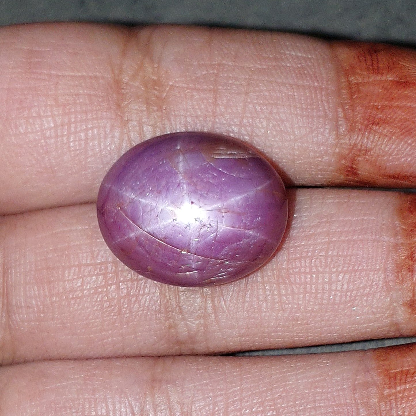 rubino stellato ovale cabochon