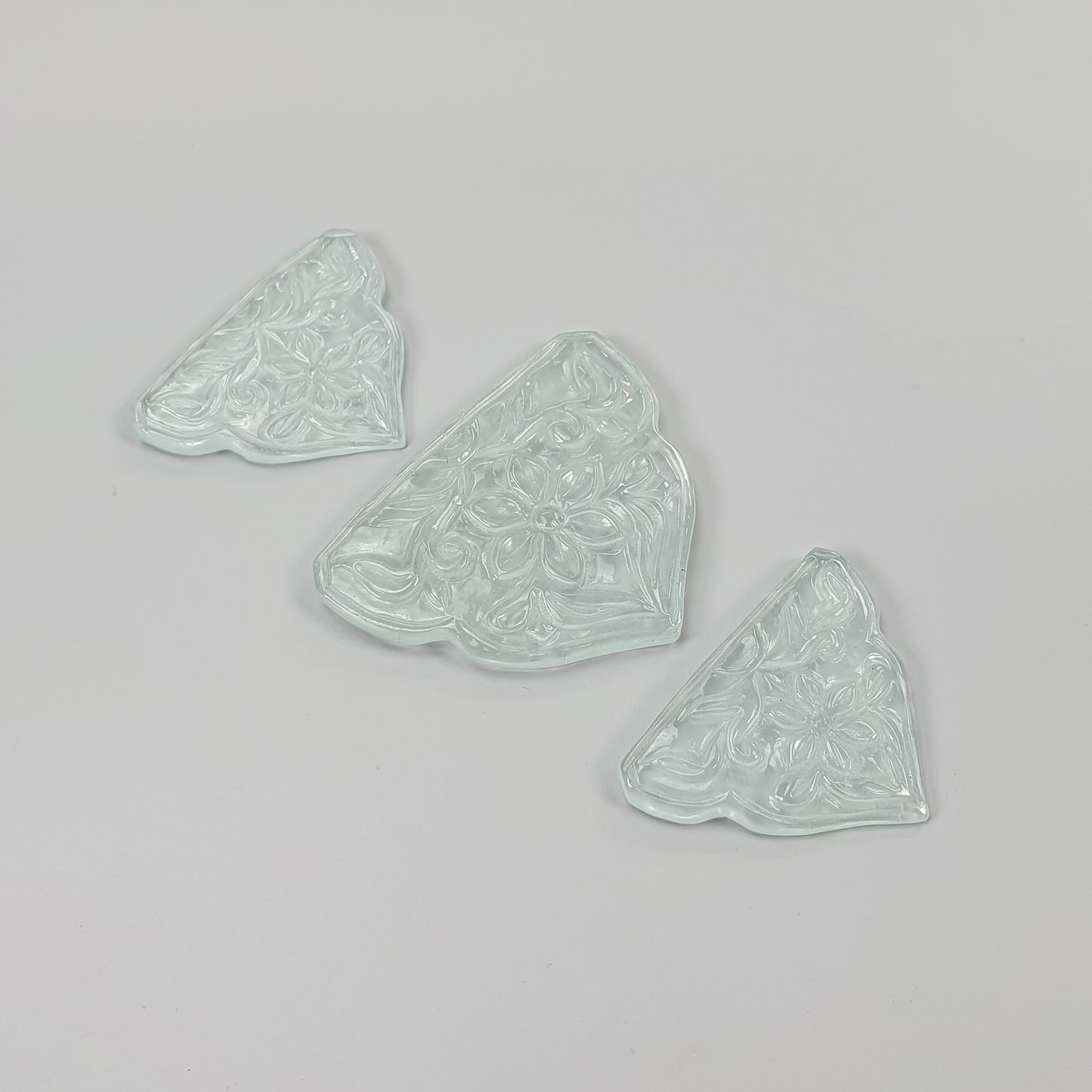 AQUAMARINE Gemstone Carving : 47.75cts Natural Untreated Blue Aquamarine Hand Carved Uneven Shape 27*20mm - 34*26.5mm 3pcs