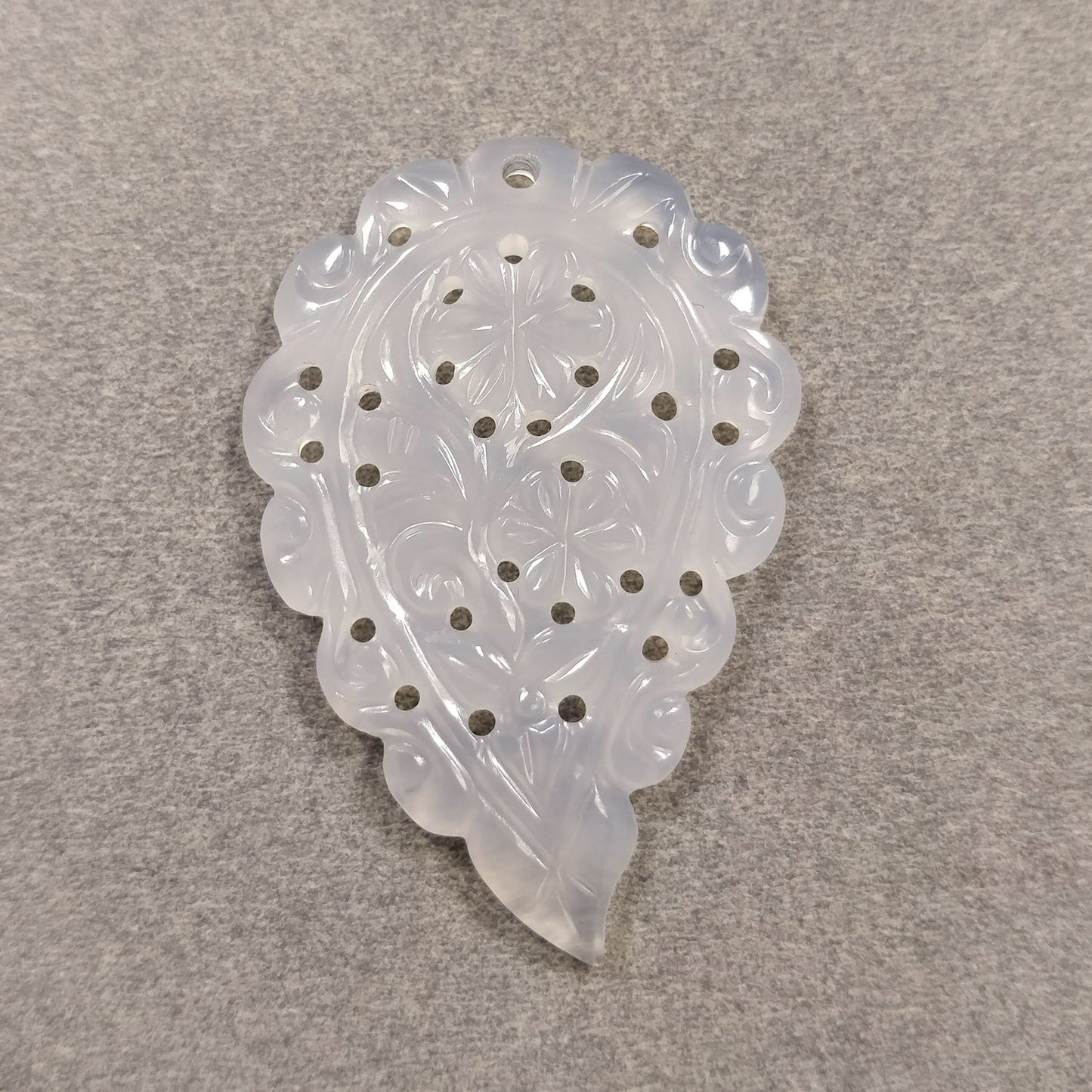 ONYX Gemstone MEDIUM LEAF Carving : 29.00cts Natural Onyx Gemstone One Sided Hand Carved Medium Size Indian Leaf 43*29mm 1pc For Pendant