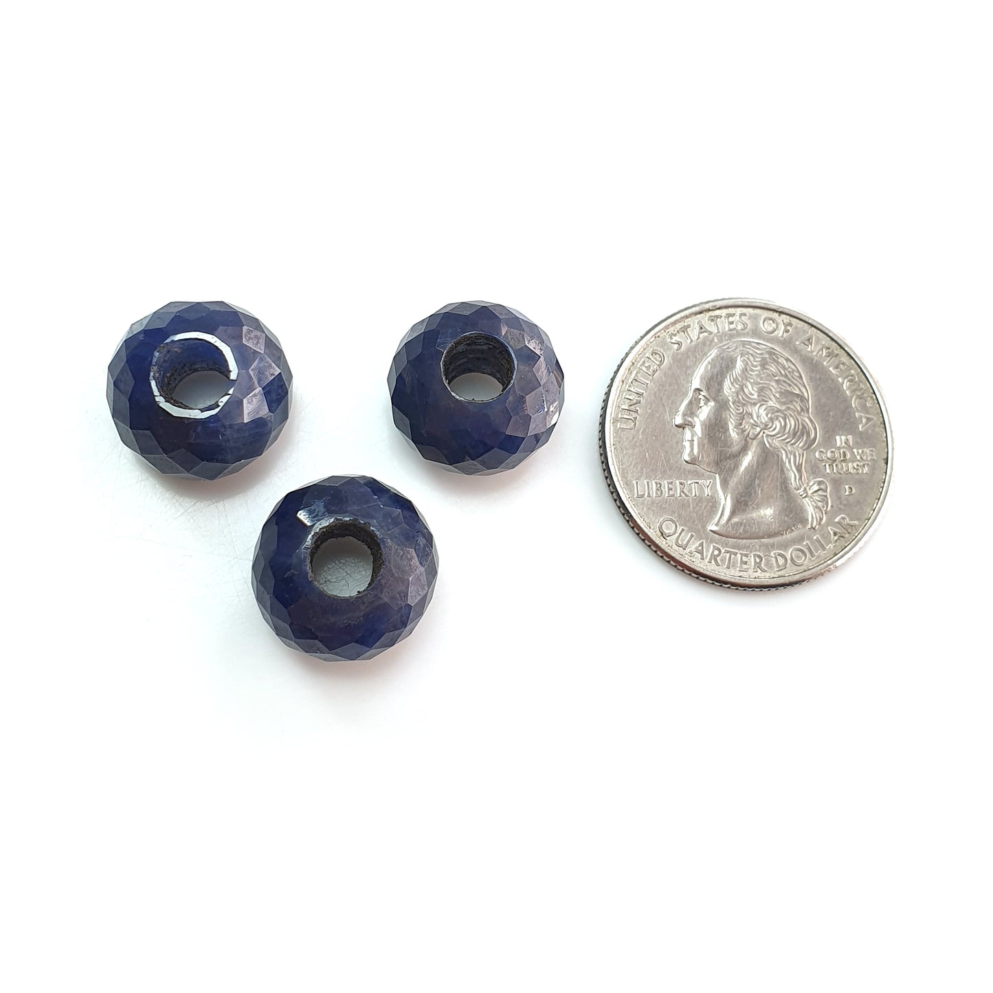 サファイアの天然ルースビーズ